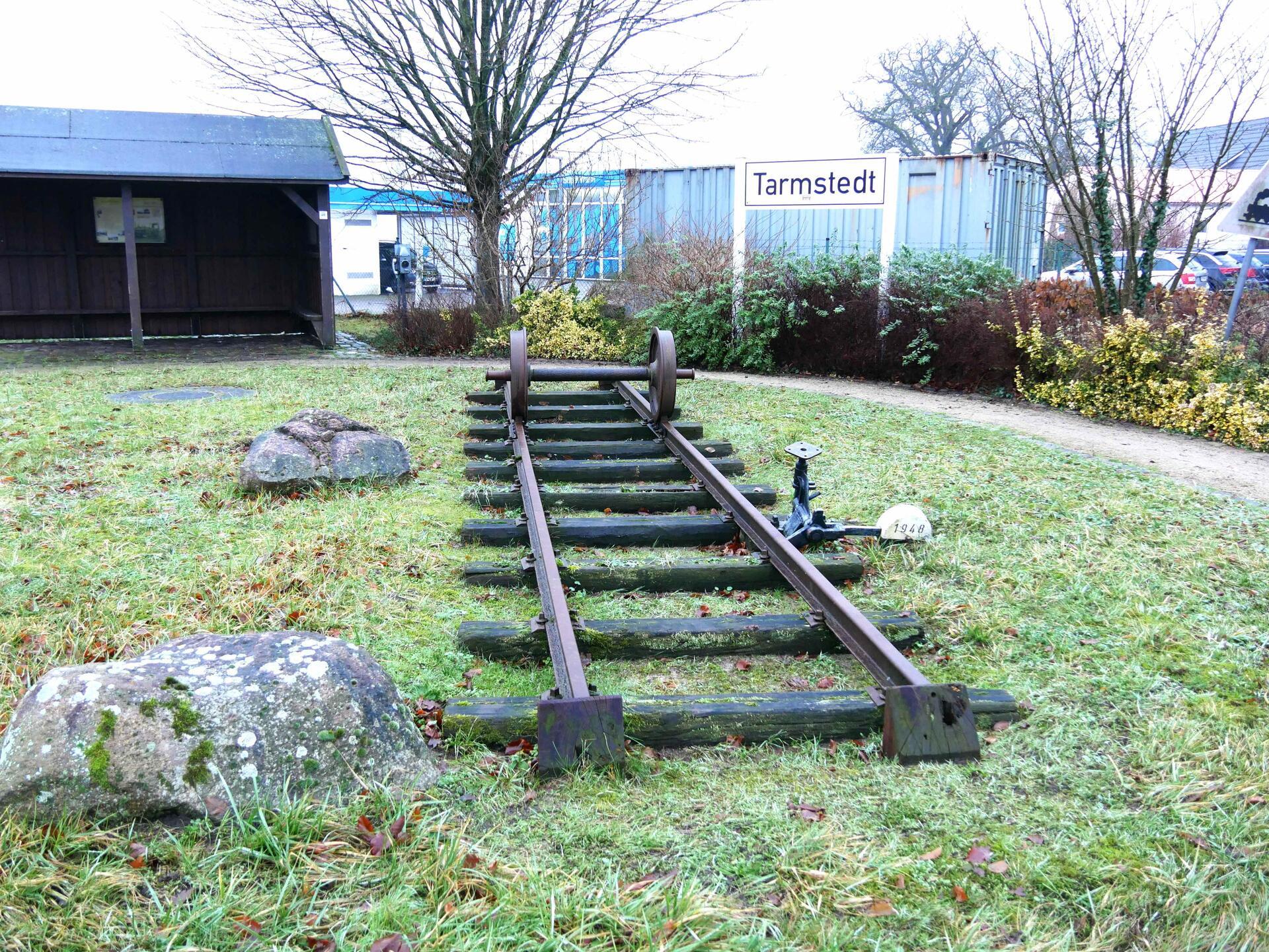 Heute erinnern nur noch ein paar Gleise und ein Bahnschild an der Bremer Straße an "Jan Reiners", den Zug der Tarmstedt mit Bremen verband.