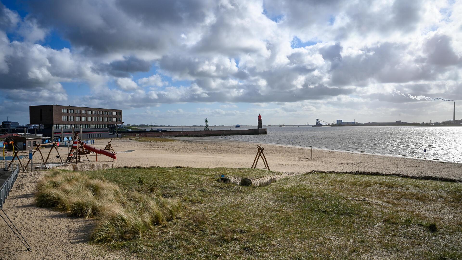 Strand am Fluss