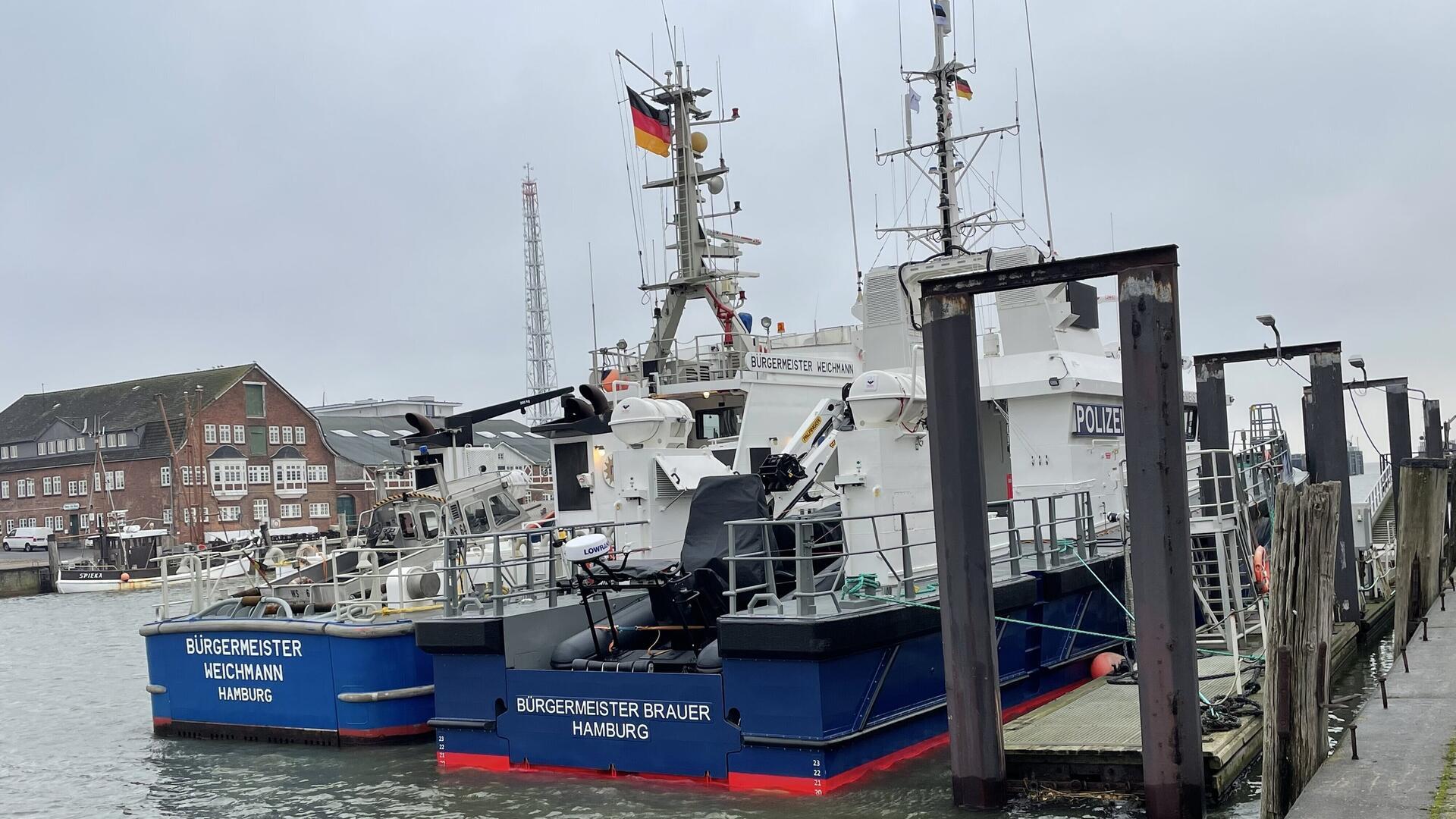 Das neue Patrouillenboot der Wasserschutzpolizei liegt im Alten Fischereihafen in Cuxhaven. 