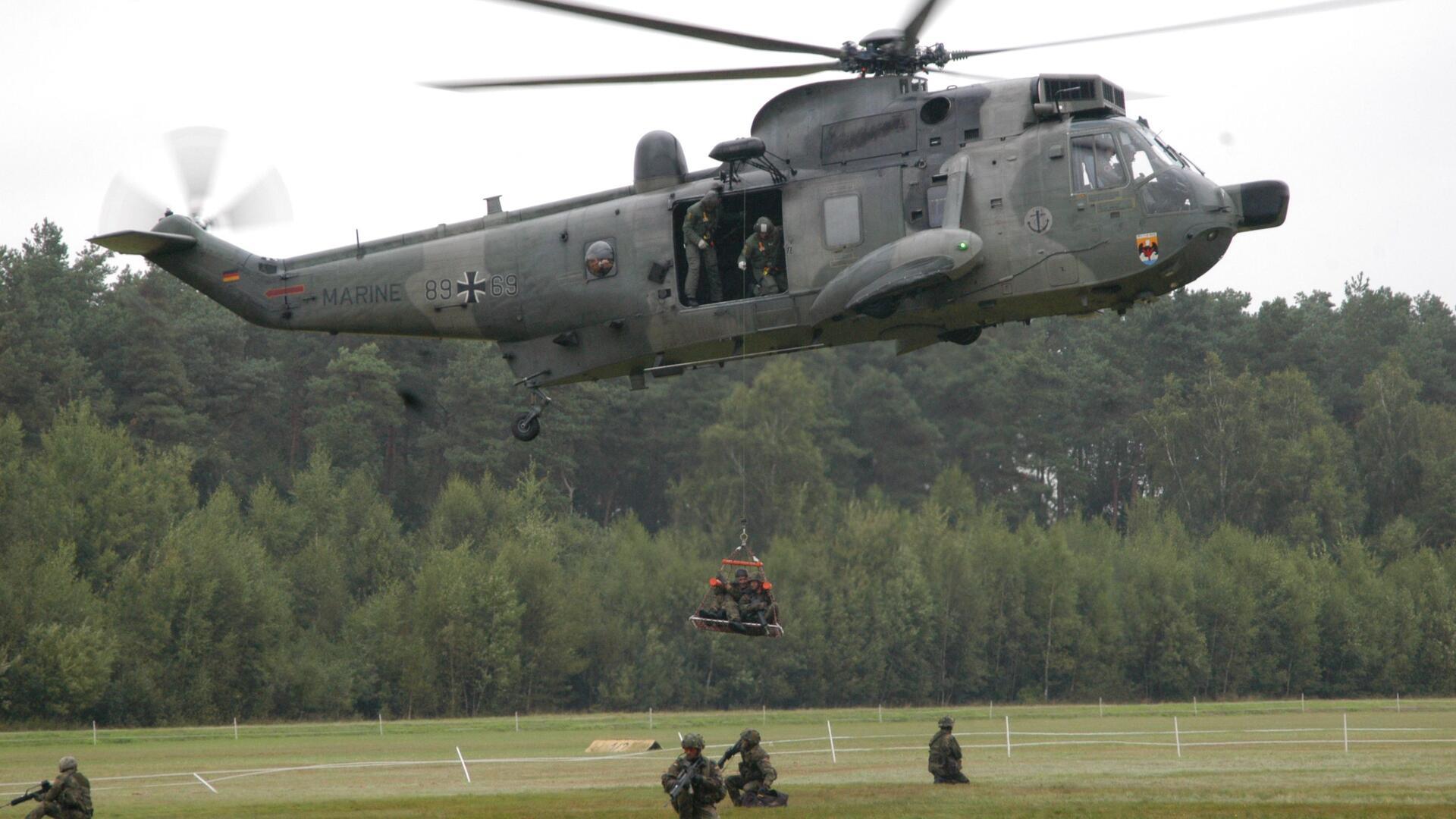 Hubschrauber sind seit jeher in die Ausbildung der Fallschirmjäger-Truppe in Seedorf involviert.  