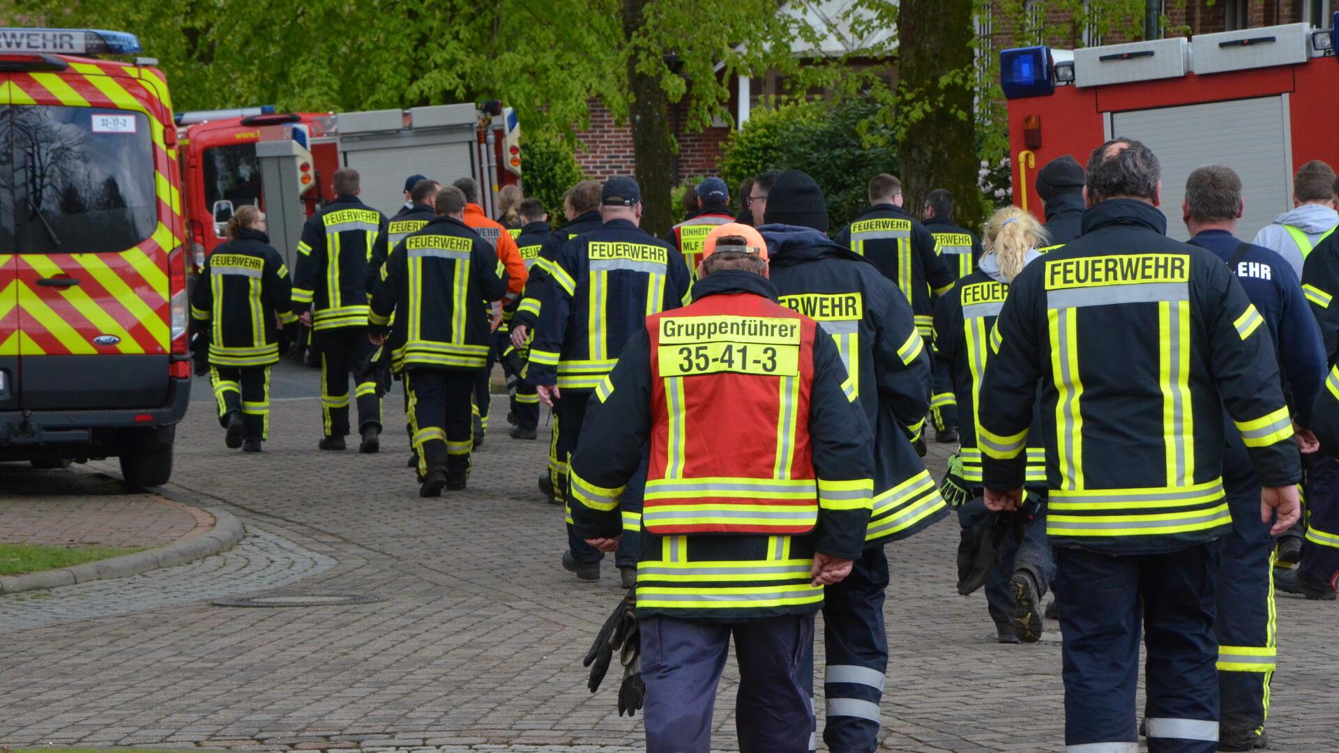 Hunderte Einsatzkräfte von Feuerwehr, Polizei, DLRG und DRK suchen nach dem Sechsjährigen.