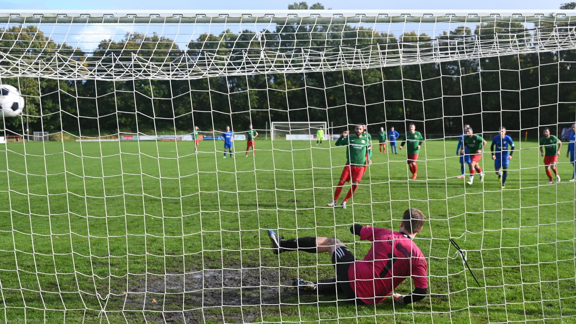 Ilyas Akkurt verwandelte zwei Strafstöße beim 3:2-Sieg des Bremervörder SC II im Topspiel gegen den TuS Hipstedt.