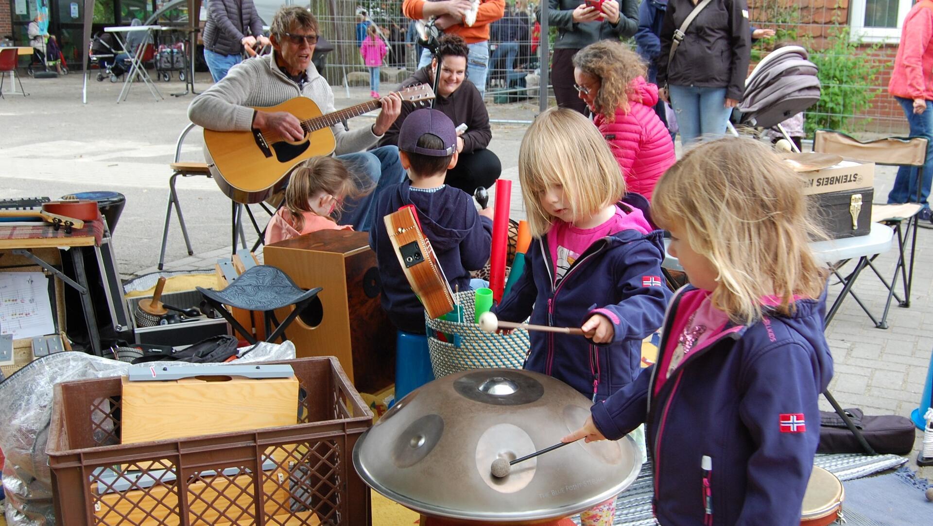 Im Musikpavillon der Musikschule Beverstedt-Hagen konnten die Kinder kleine Instrumente selbst ausprobieren. 