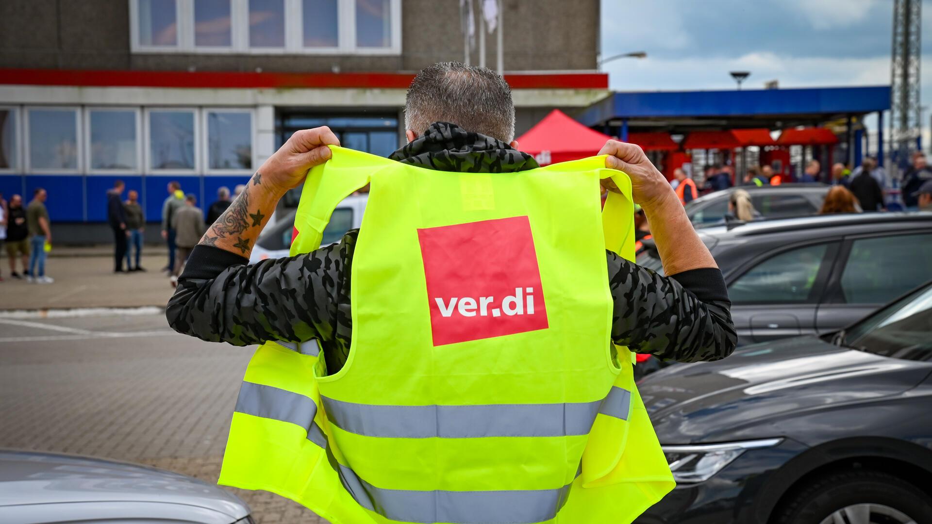 Im Tarifstreit der Seehäfen wird wieder gestreikt.