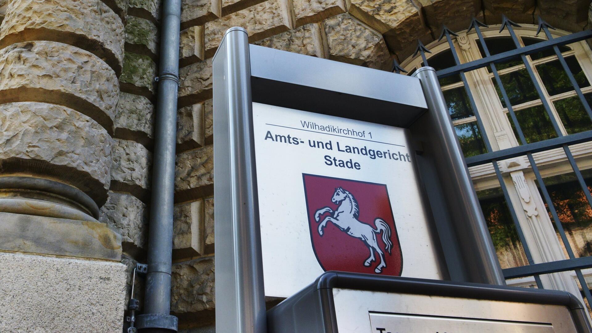 Im historischen Gebäude des Landgerichts in Stade findet der Prozess wegen Internet-Betruges gegen einen Zevener statt. 