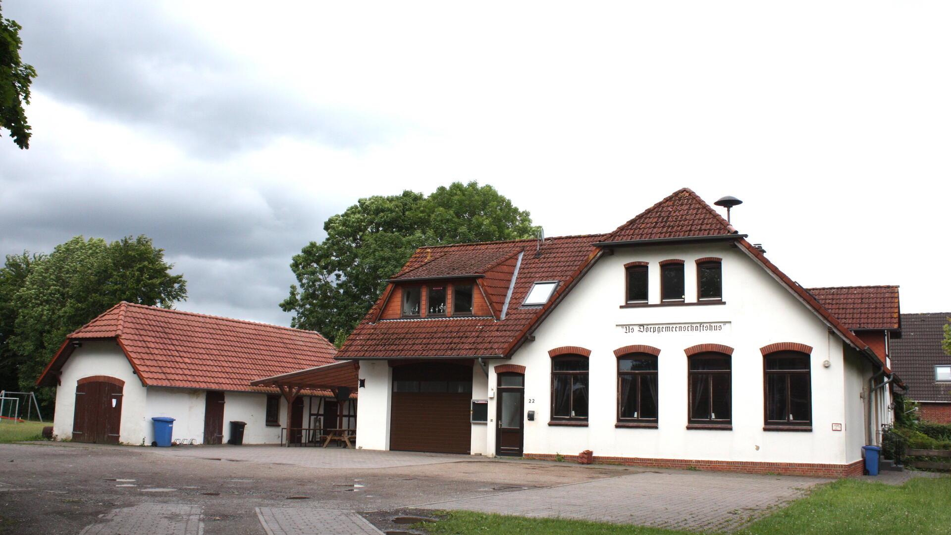 Immer wieder verschiebt sich der Beginn für die Erweiterung des Feuerwehrgerätehauses in Kassebruch beim Dorfgemeinschaftshaus.