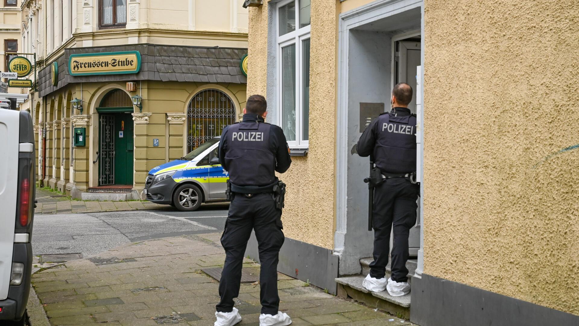 In Bremerhaven-Lehe sind Schüsse gefallen: Ein Lokal in der Frenssenstraße wurde beschossen, verletzt wurde niemand. Die Polizei sucht nach Zeugen.