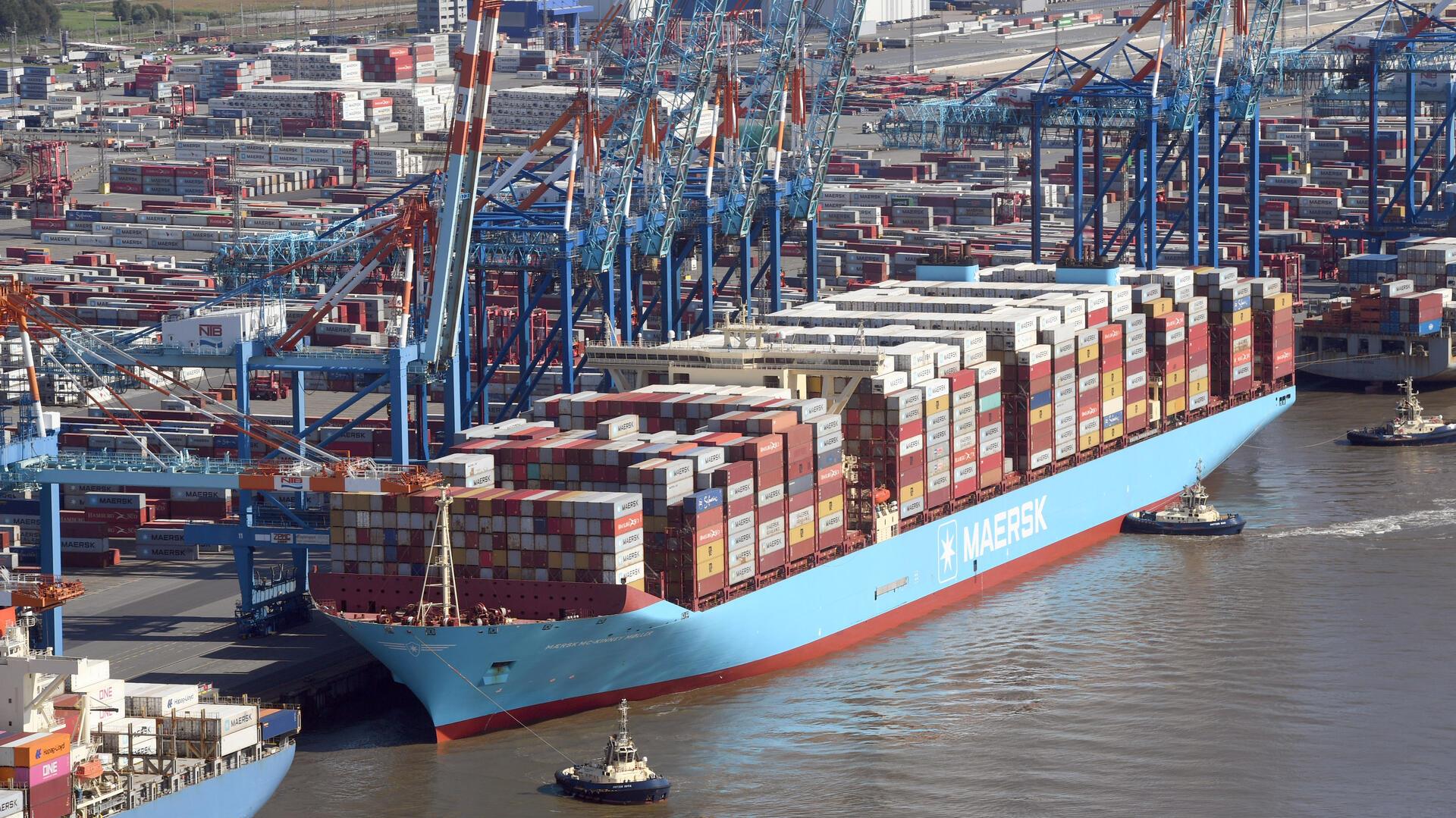 In Bremerhaven besser aufgehoben als in Hamburg: Der Chef der Maersk-Reederei kritisiert die Kosten für die Elbvertiefung. Das Foto zeigt die „Maersk Mc-Kinney Moller“ am NTB-Terminal in Bremerhaven.