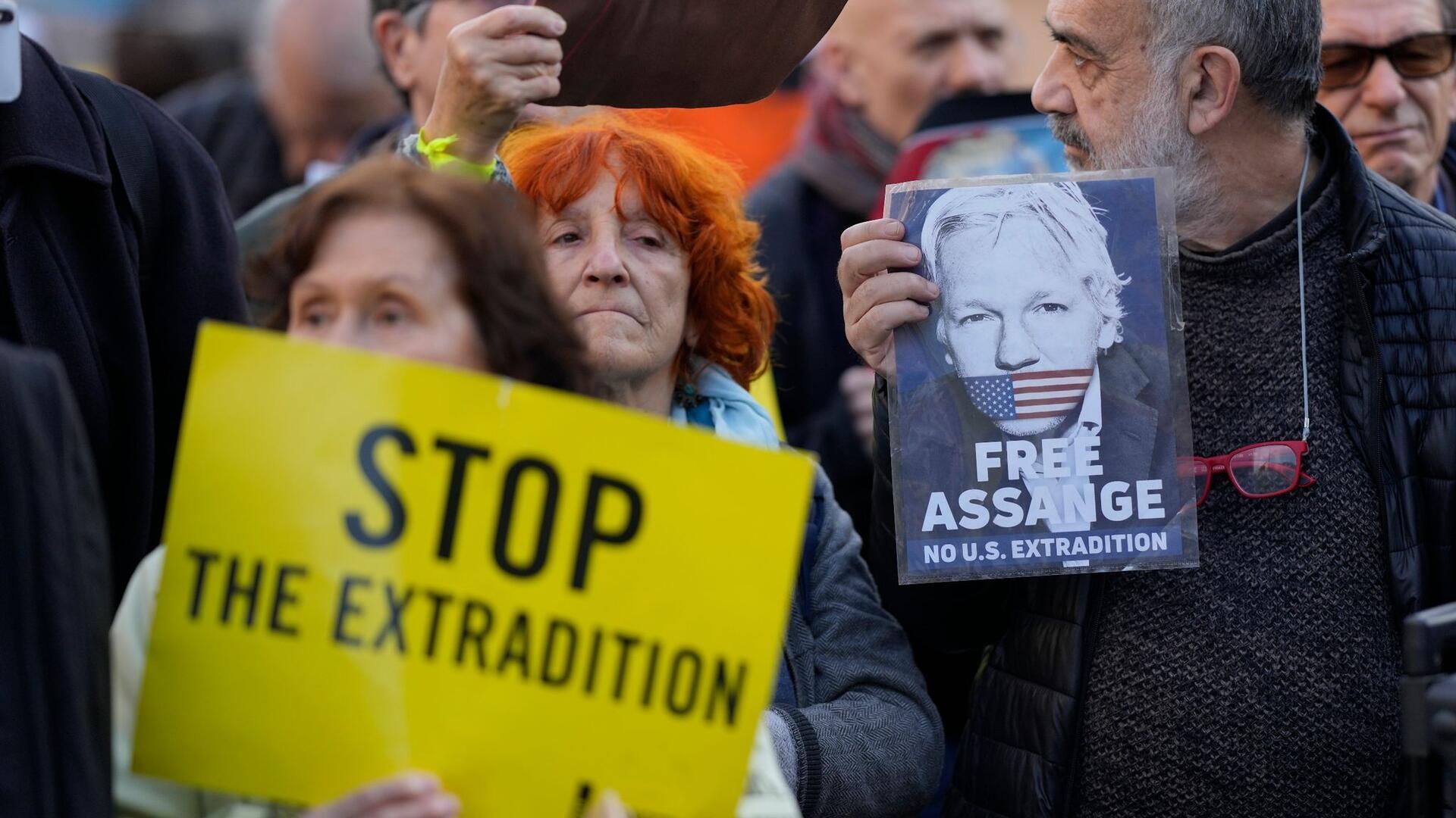 In Rom und mehreren anderen Städten ist gegen eine Auslieferung von Julian Assange an die USA demonstriert worden. In London läuft zurzeit eine zweitägige Anhörung - die letzte Hoffnung für den 52-Jährigen, seine Überstellung an die USA noch zu verhindern.