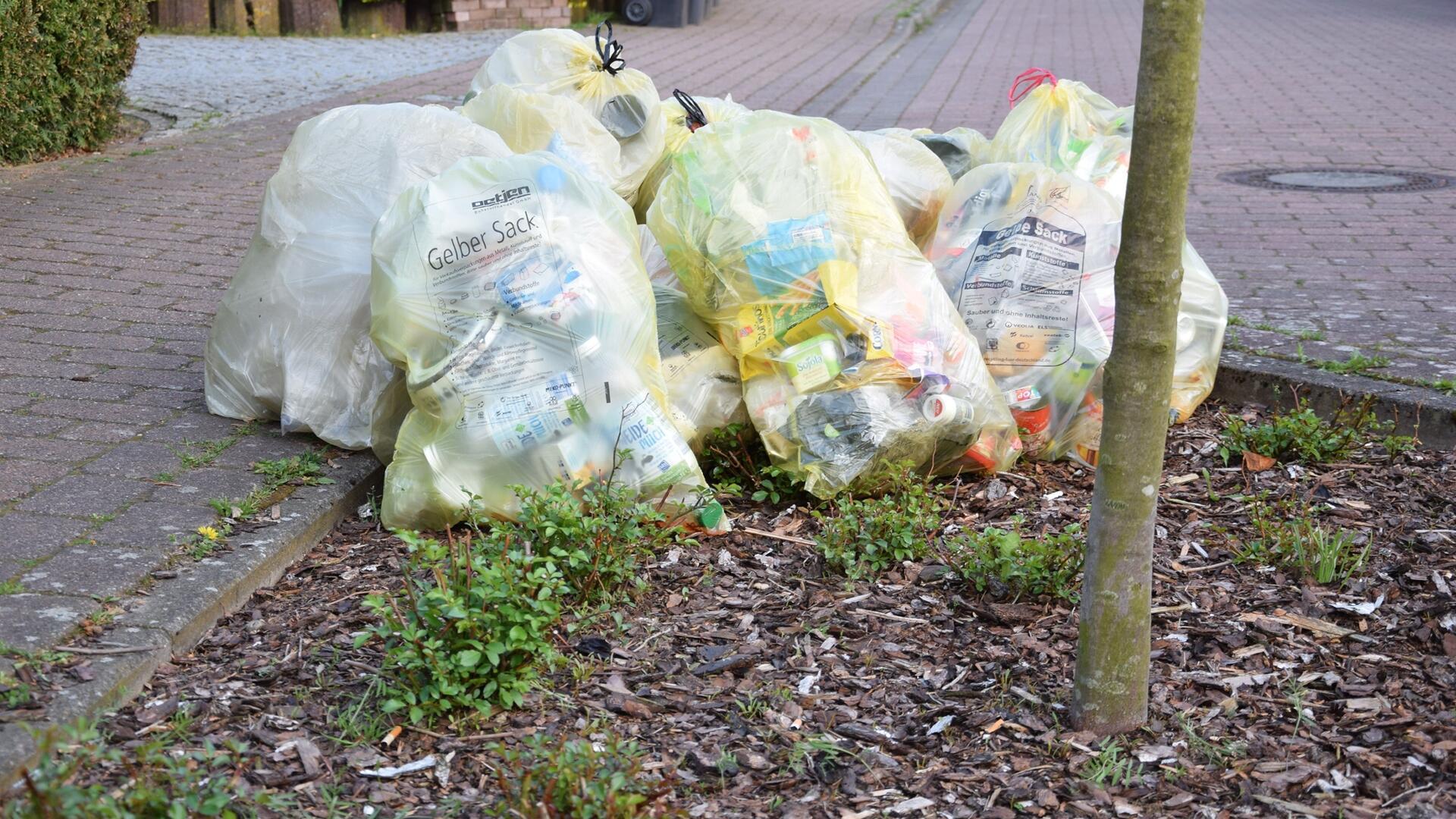 In Teilen des Landkreises bleiben die Gelben Säcke liegen.