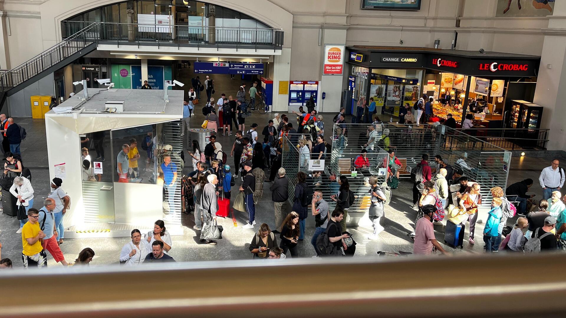 Züge nach Bremerhaven fallen reihenweise aus: Störung am Bremer Hauptbahnhof