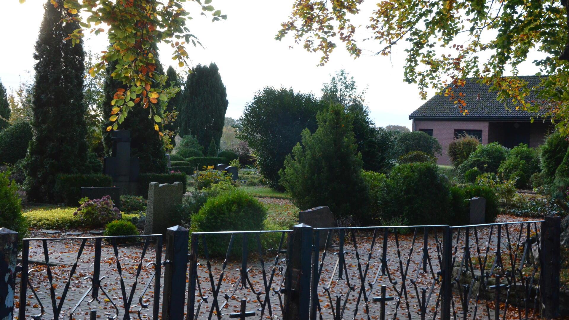 In der Gemeinde Hipstedt werden seit einigen Jahren keine Friedhofsgebühren erhoben. Das soll sich nun ändern.