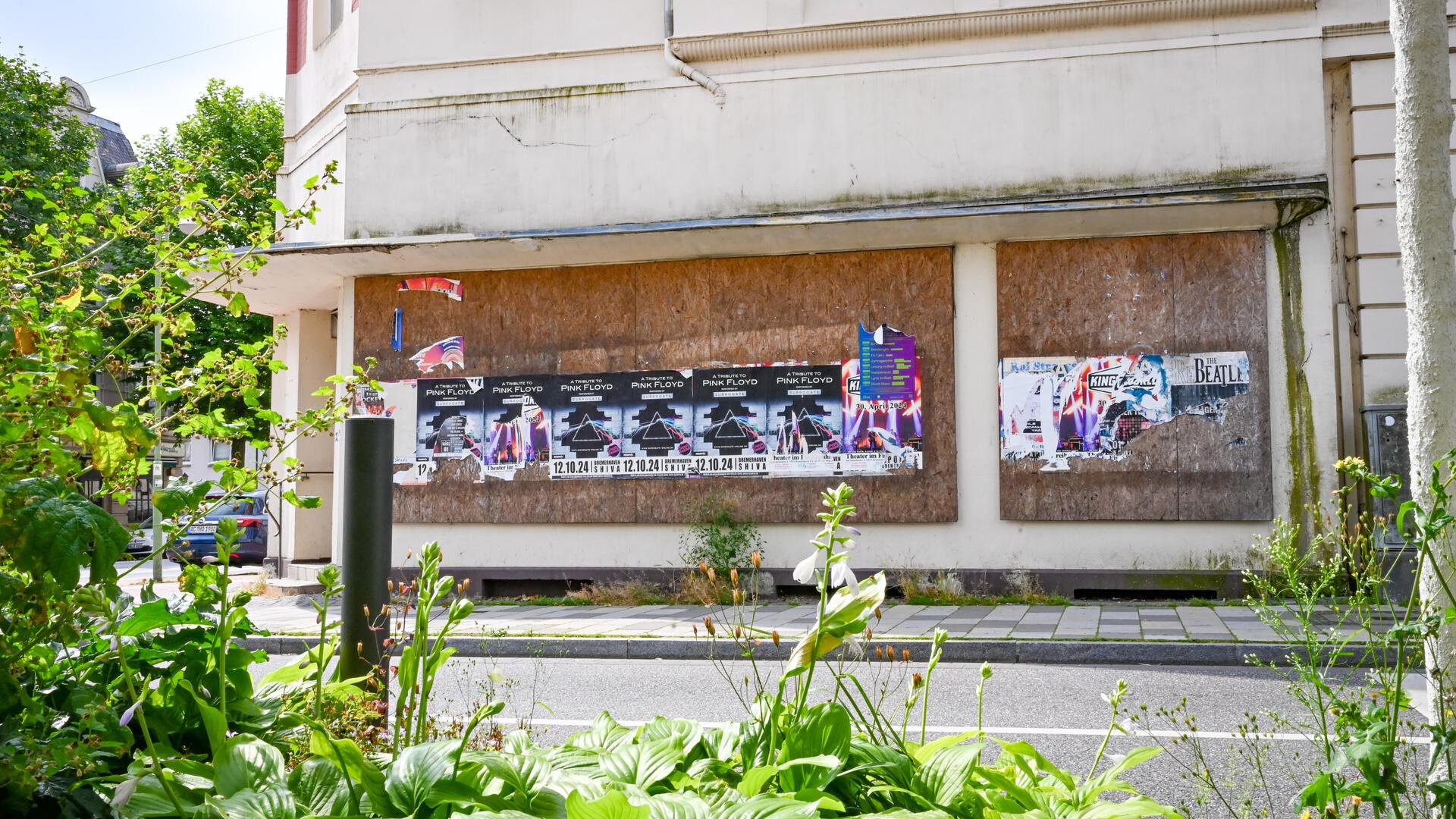 In der Hafenstraße 73/Ecke Kistnerstraße siecht eine Schrottimmobilie dahin.