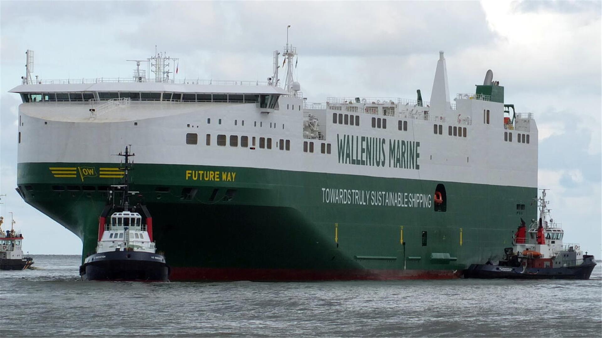 Ist das der Weg in die Zukunft? Autotransporter „Future Way“ bei seiner Ankunft in Bremerhaven.