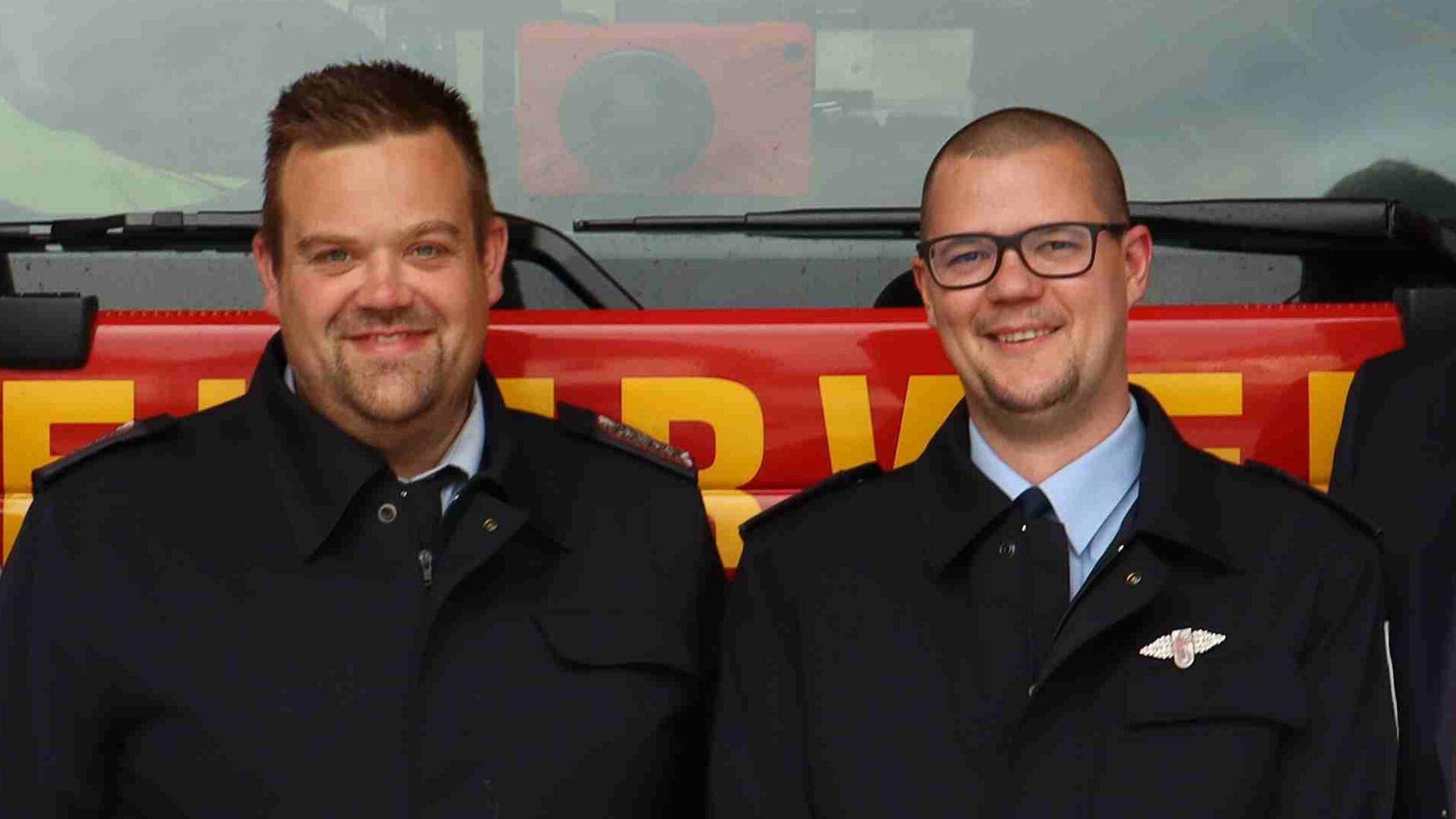 Jan-Niklas Radtke (links) ist der neue Ortsbrandmeister der Ortsfeuerwehr Schiffdorf, vertreten wird er von Claas Molzen.