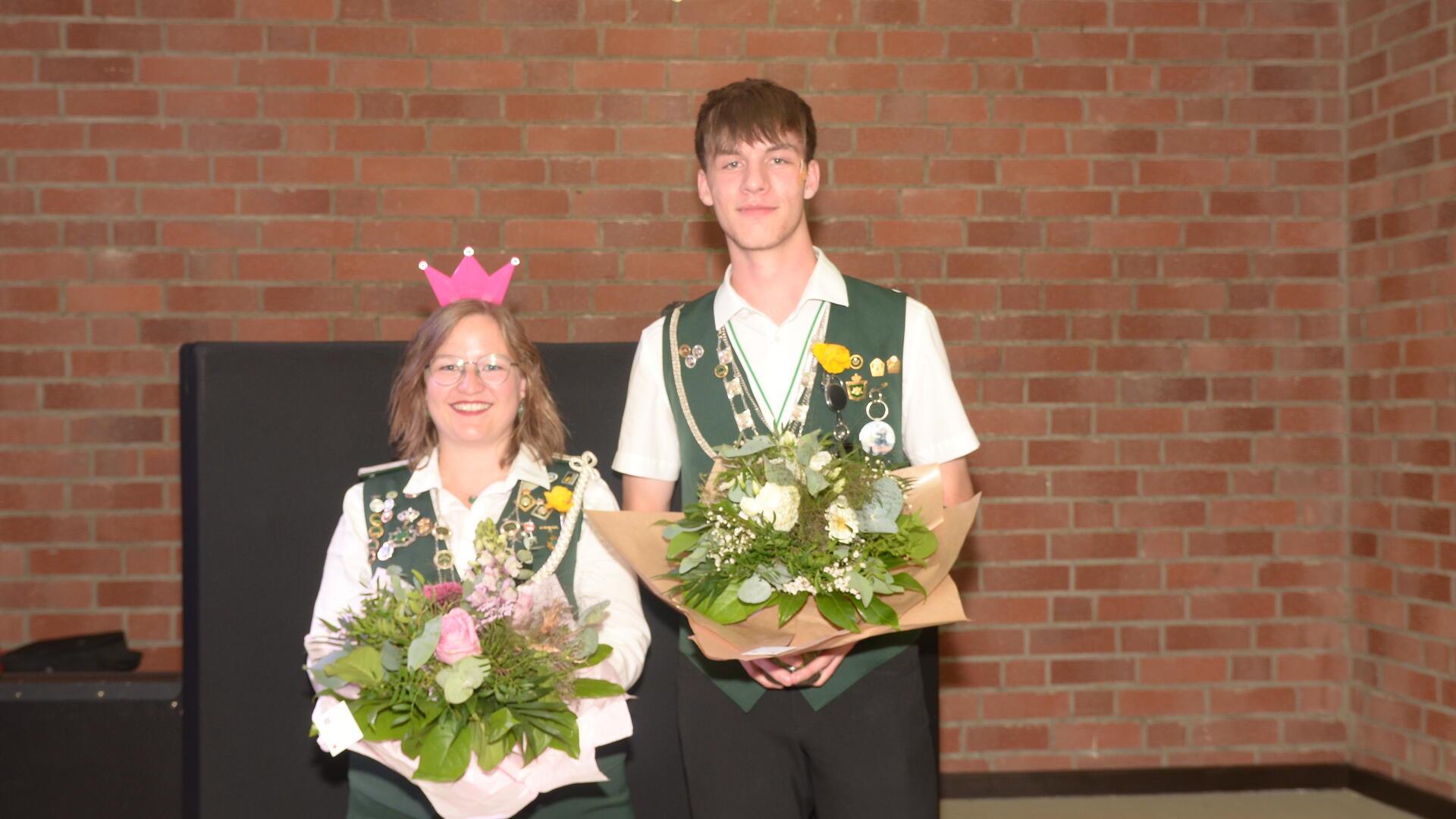 Jasmin Engelke ist die neue Vizekönigin des Schützenvereins Hönau-Lindorf. Zum Junioren-Vizekönig wurde Elian Stabel gekrönt.