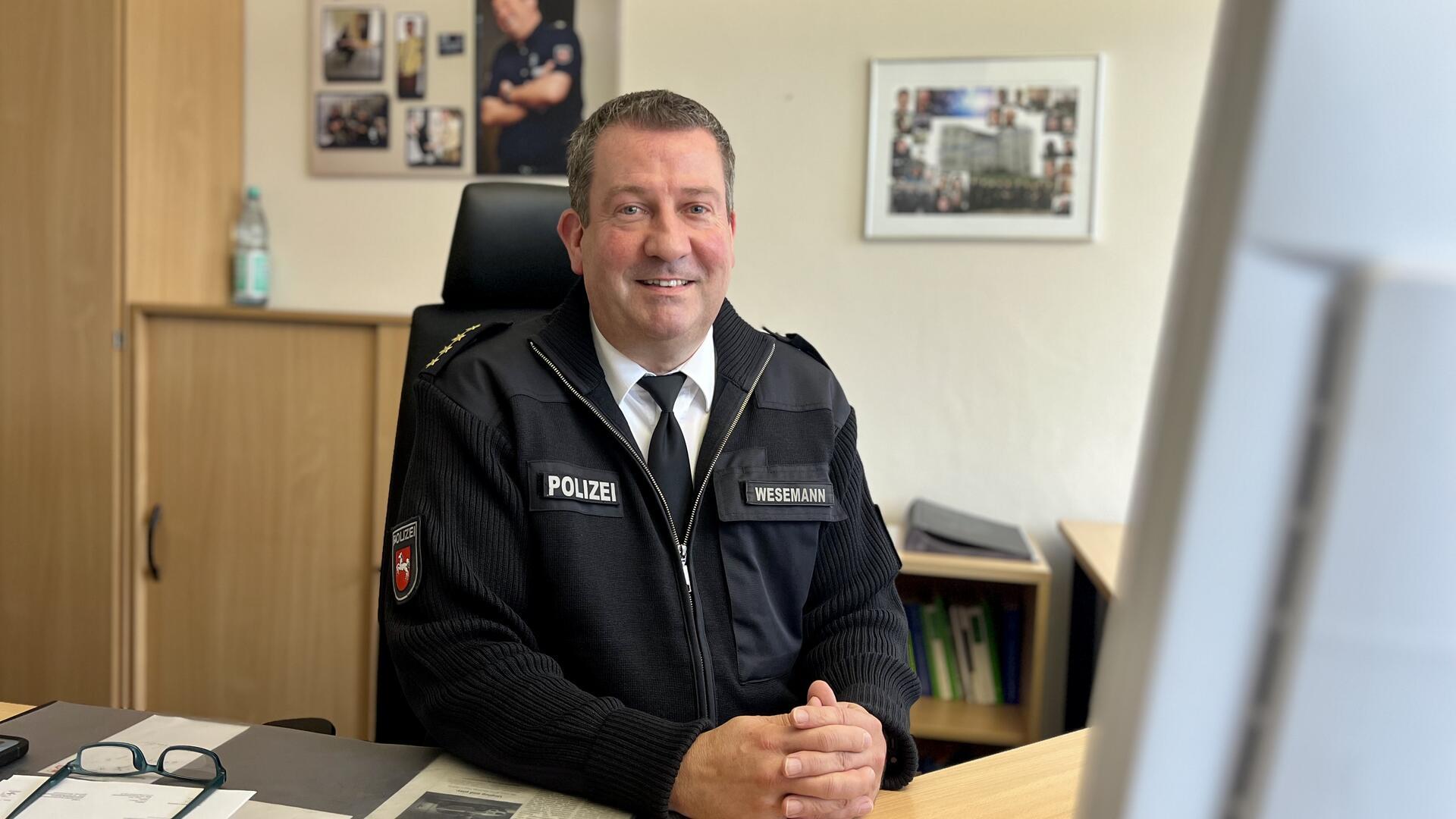 Jörg Wesemann verabschiedet sich wieder von der Polizeiinspektion Rotenburg.