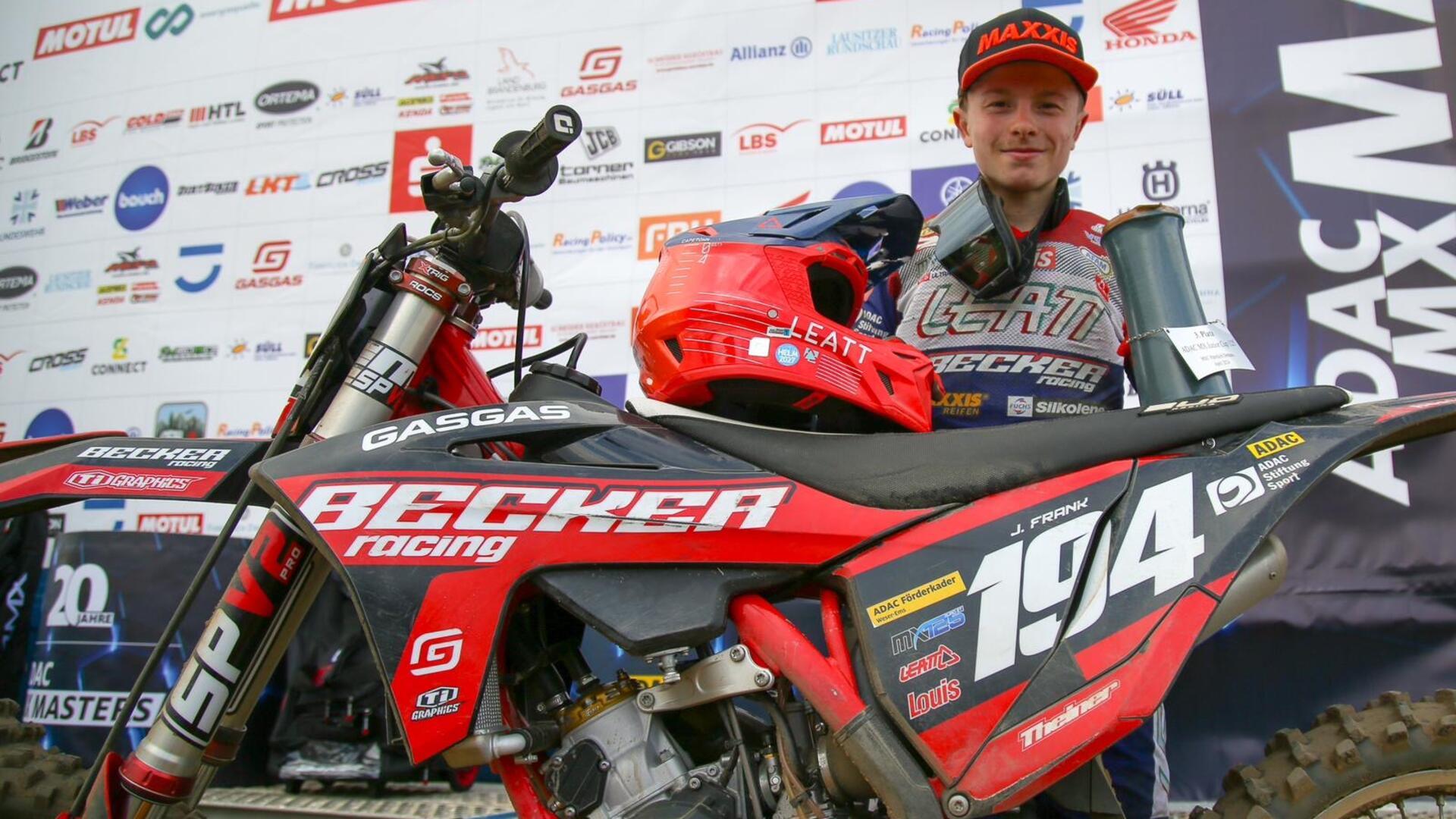 Jonny Frank aus Nieder Ochtenhausen ist seit diesem Jahr Motocross-Profi. Der 17-Jährige fährt für das Becker Racing Team aus Hessen und startet vom 12. bis 14. Juli bei den Junioren-Weltmeisterschaften in den Niederlanden.