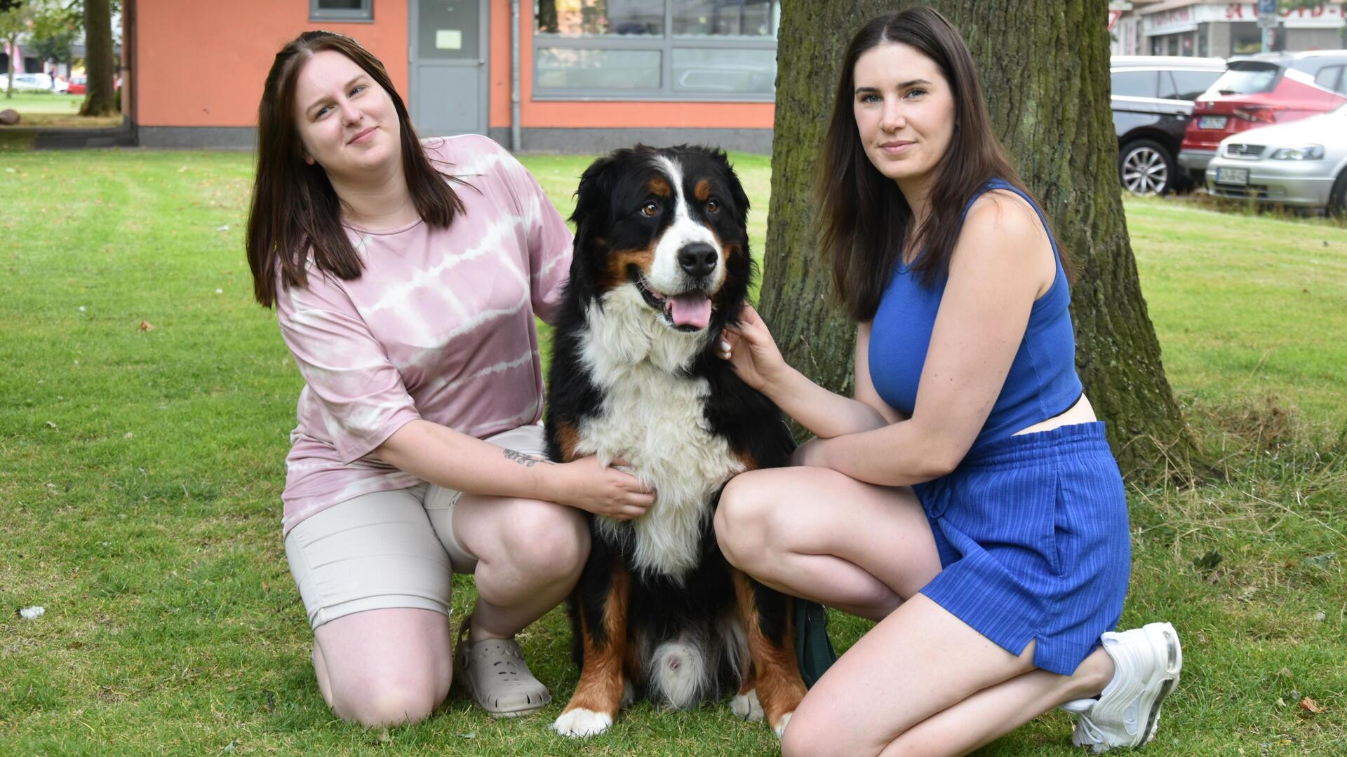 Josephine Schröder, Hund Carlo und Nancy Neumann