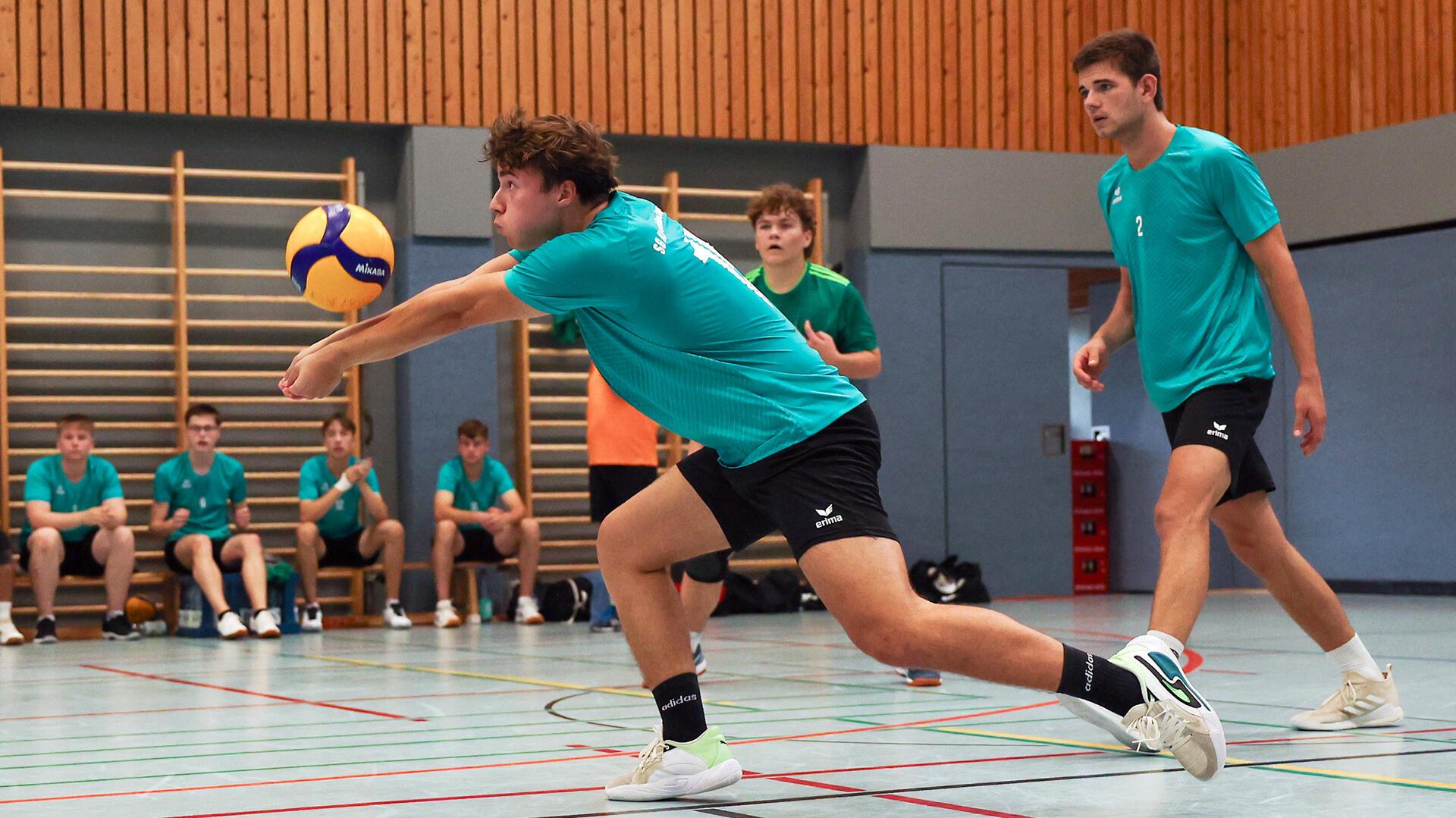 Julian Saborskich bei der Annahme im Spiel gegen den TSV Stelle.