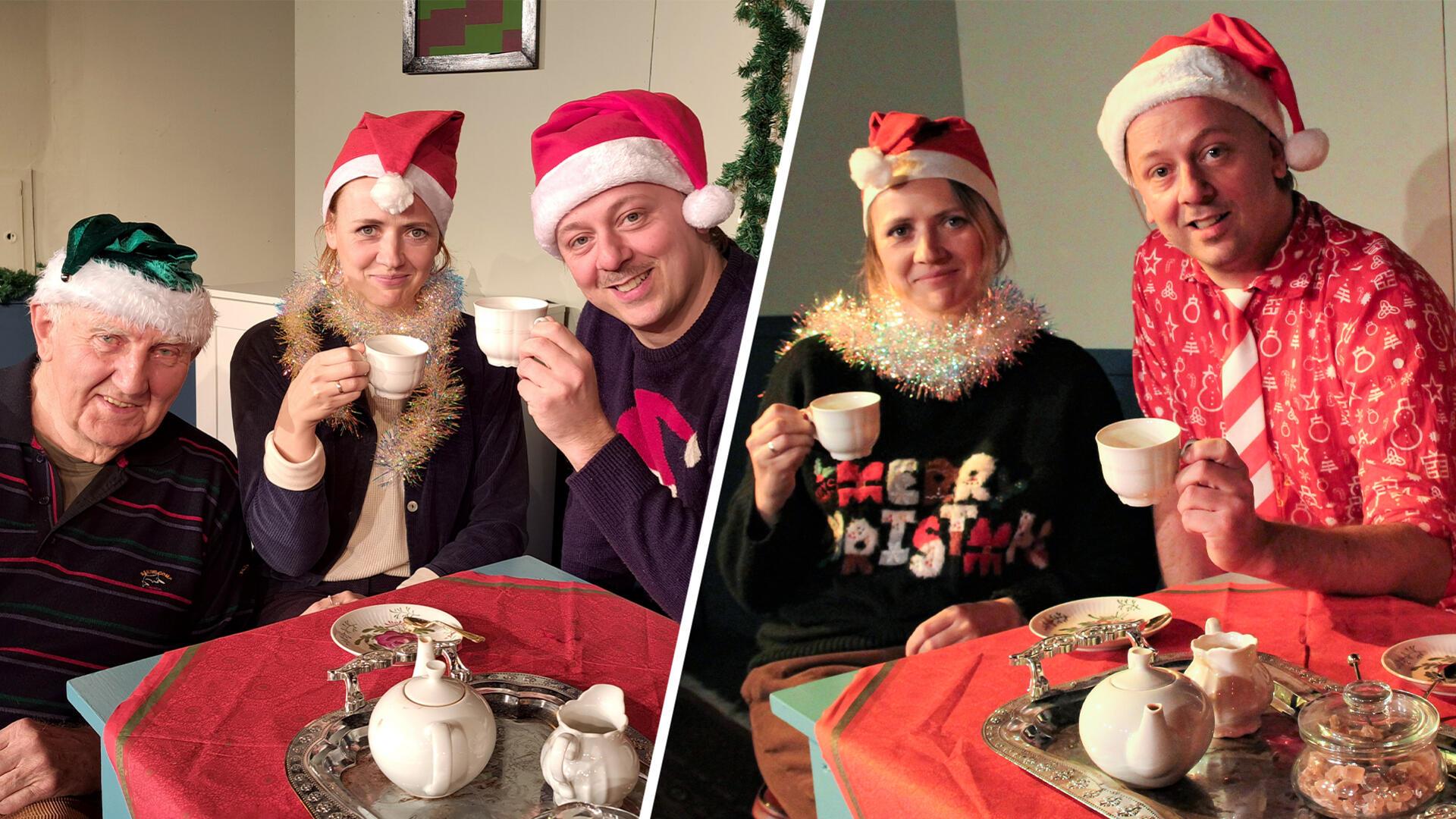 Kein Photoshop: Claus Götjen (l.) vom Heimatverein Lunestedt stellt mit Vania und Andreas Brendel das Foto nach, mit dem die NORDSEE-ZEITUNG das Weihnachtsstück des Piccolo-Theaters angekündigt hat. 