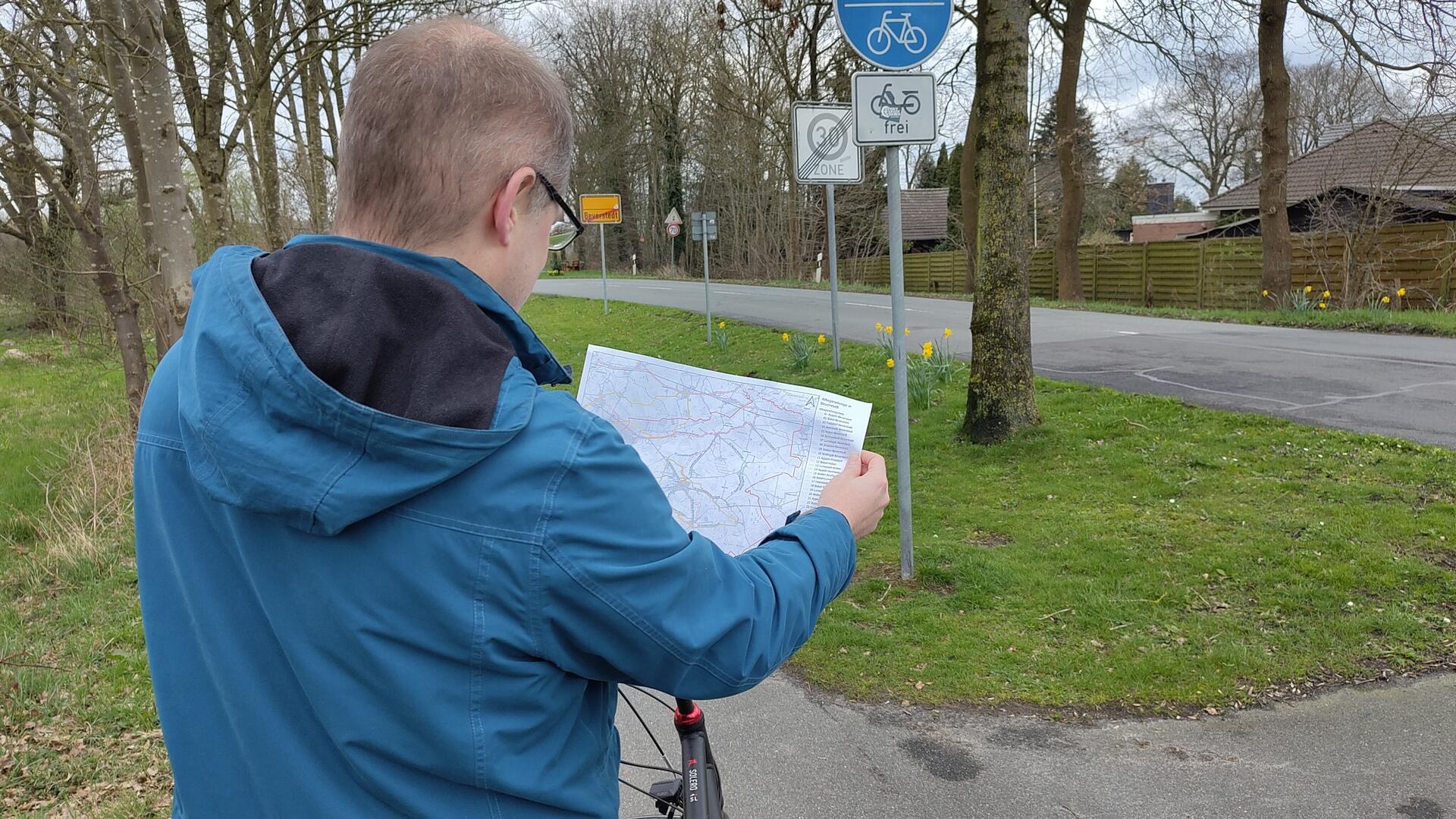 Klimaschutzmanager Thomas Hollands hat an der neuen Fahrradkarte für den Alltag mitgearbeitet. 
