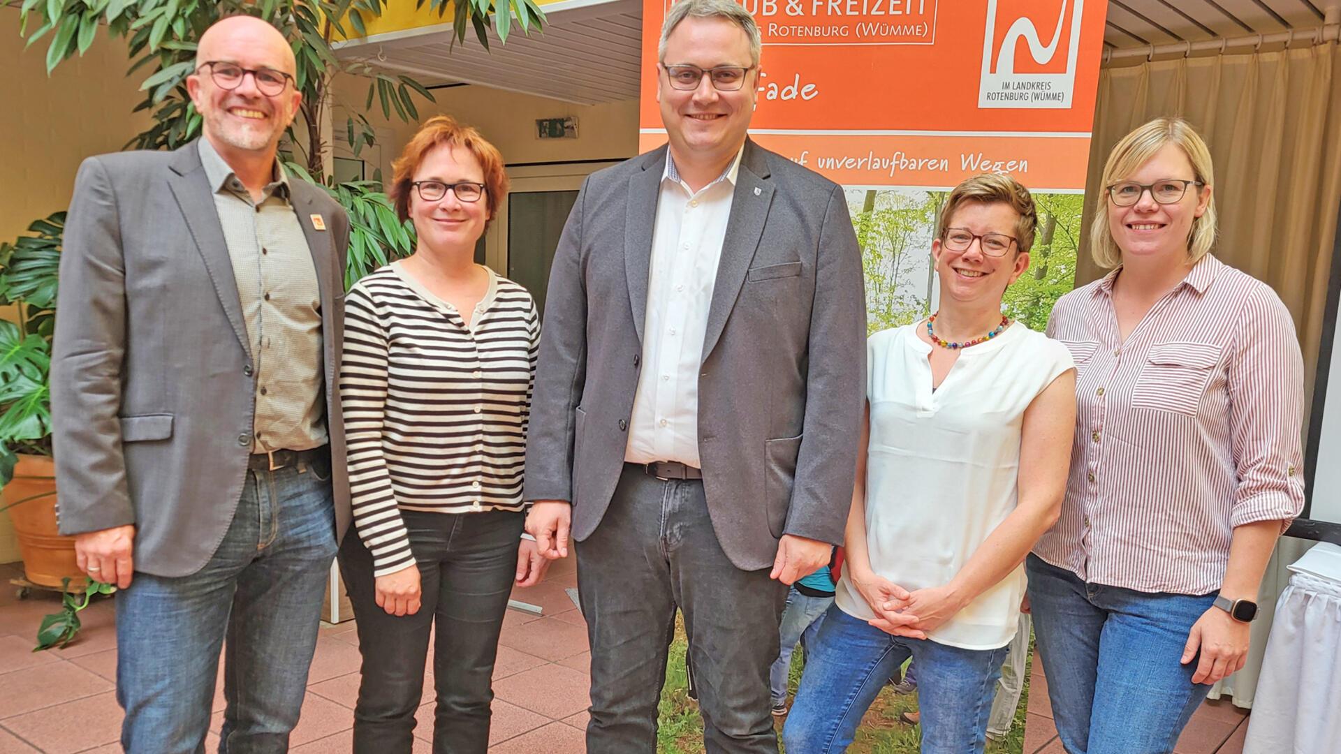 Landrat und Vorsitzender Marco Prietz mit Geschäftsstellenmitarbeiter. Von links: Udo Fischer, Ingrid Krause, Marco Prietz, Petra Welz und Katja Bünning.