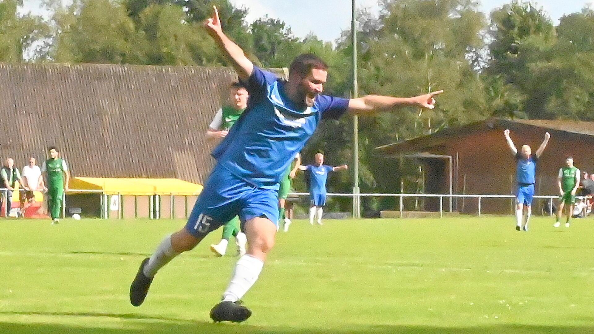 Lars Rademacher feiert den 3:2-Siegtreffer gegen Visselhövede.