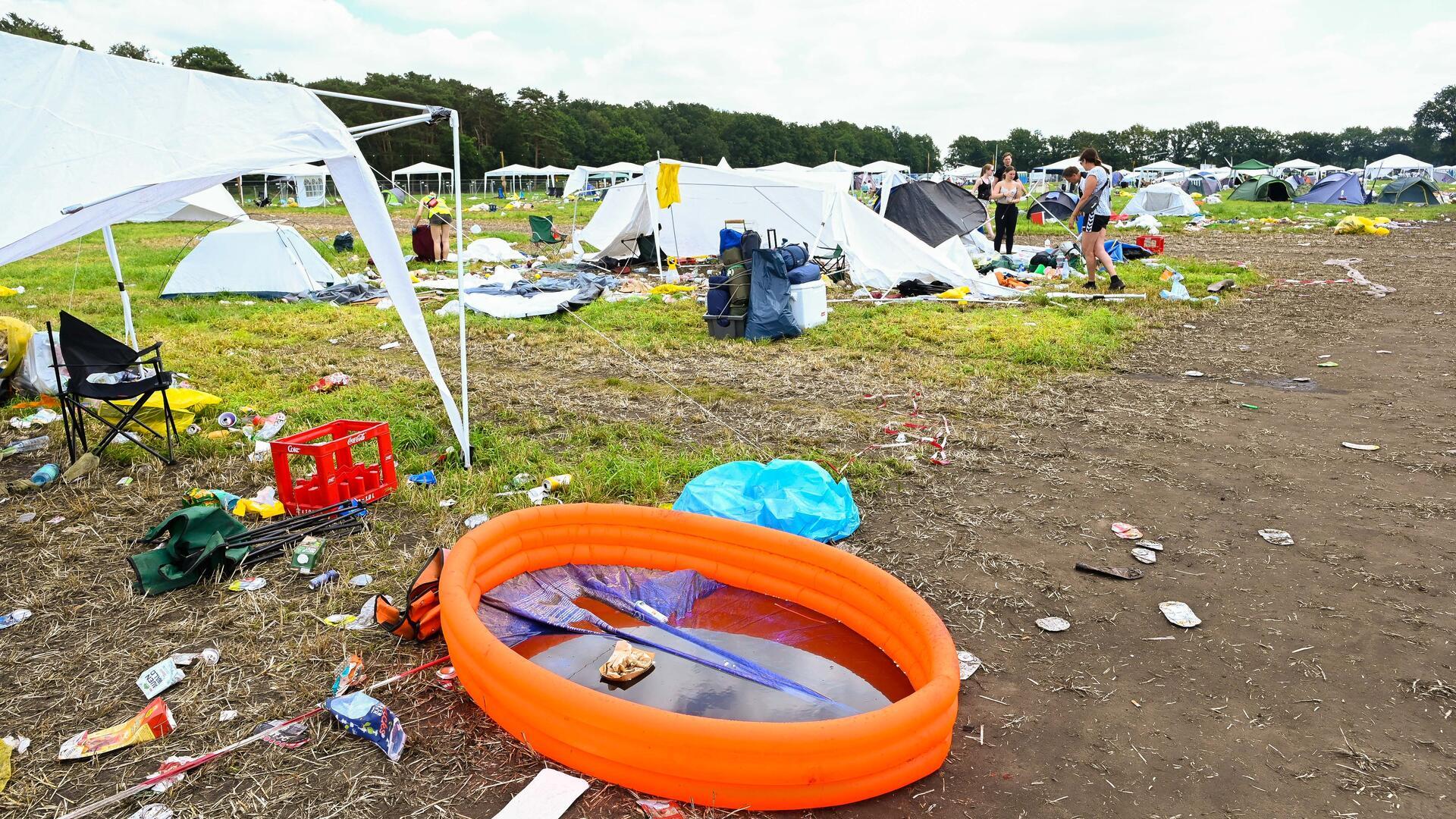 Leider gehört das auf vielen Festivals noch zum normalen Bild. Wenn die Besuchermassen abgereist sind, bleibt Müll zurück. Viel Müll. Das war auch auf dem Hurricane-Festival 2024 nicht anders.