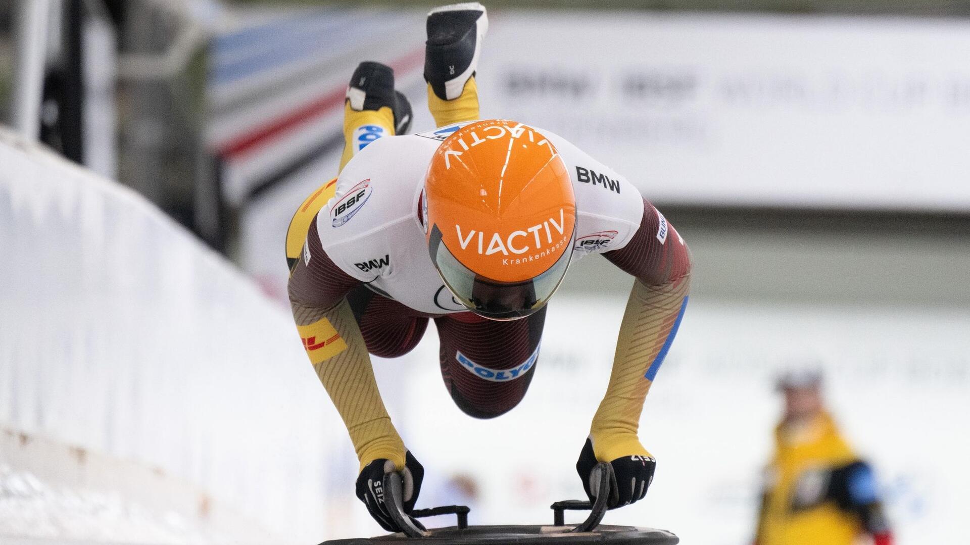 Los geht’s: Beim Skeleton-Weltcup in Altenberg stürzt sich die deutsche Jacqueline Pfeifer in den Eiskanal.