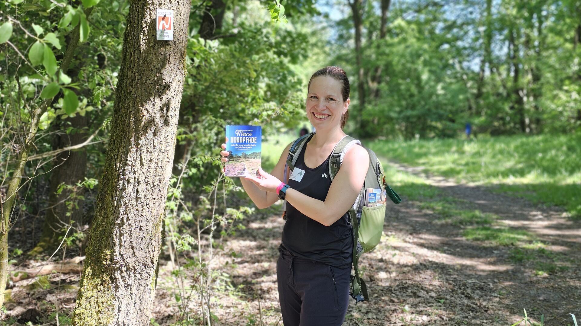 Frau Buch Baum