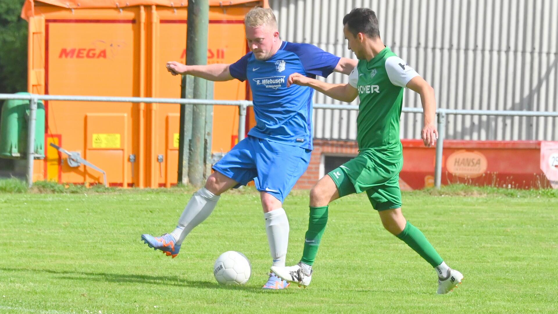 Marcel Müller (l.) traf doppelt beim 4:1-Sieg des FC Alfstedt/Ebersdorf.