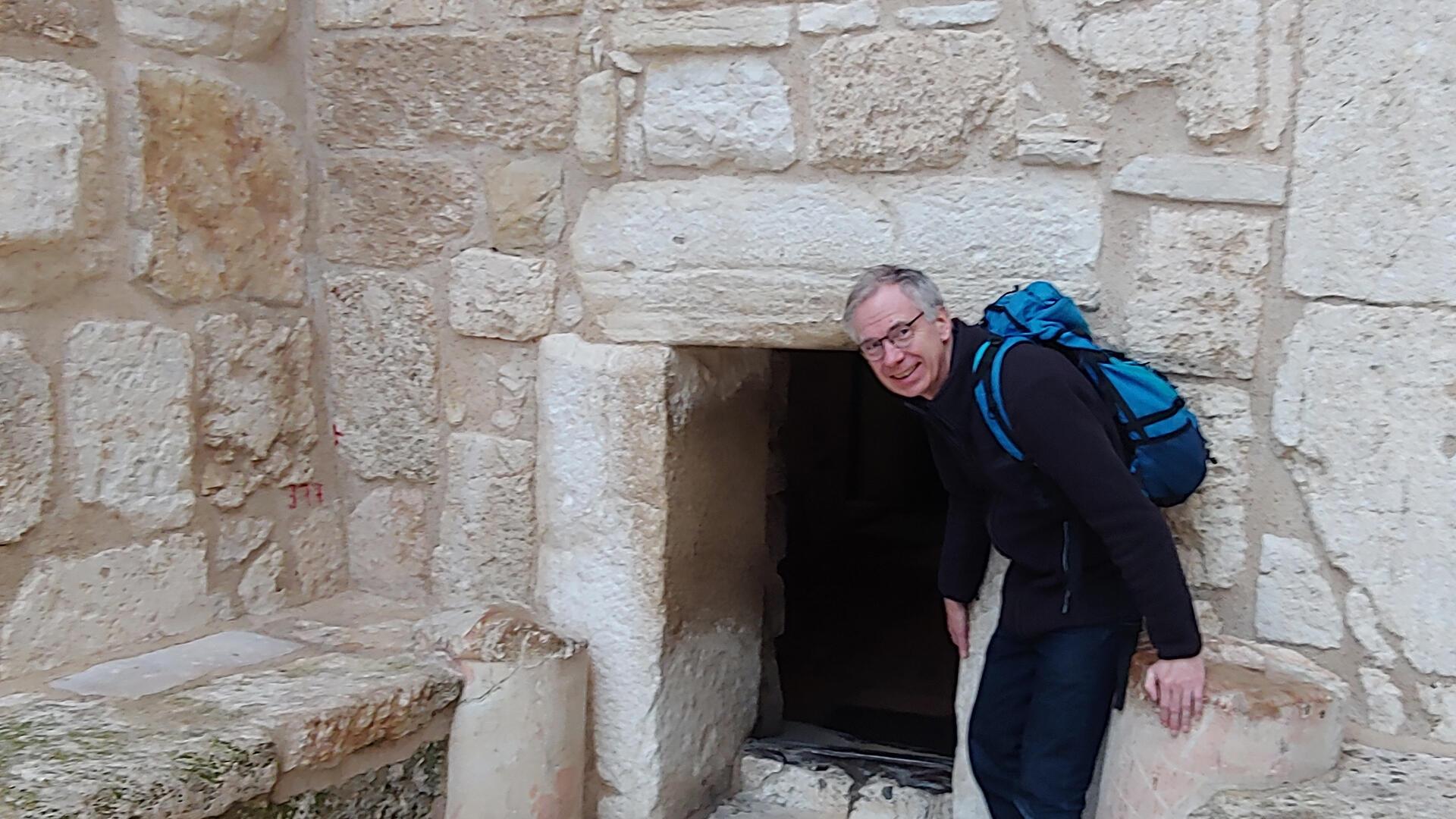 Martin Knapmeyer am Eingang der Geburtskirche in Bethlehem.