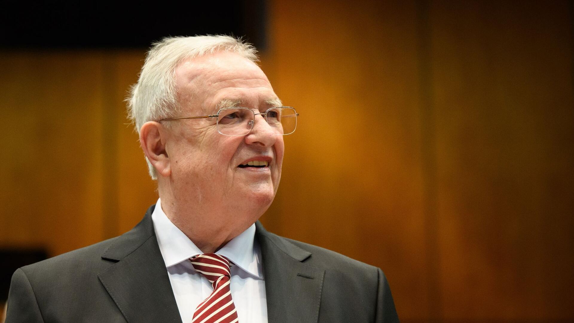 Martin Winterkorn, ehemaliger Vorstandsvorsitzender der Volkswagen AG, steht in der Stadthalle Braunschweig.