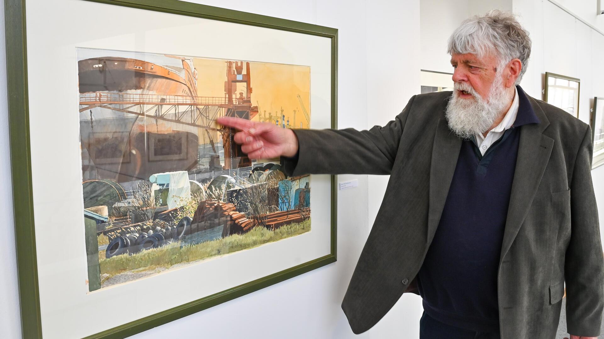 Michael Wolff stellt im Historischen Museum seine Werke aus. Hier zeigt er eine Aquarellmalerei mit Blick auf die Lloyd Werft.