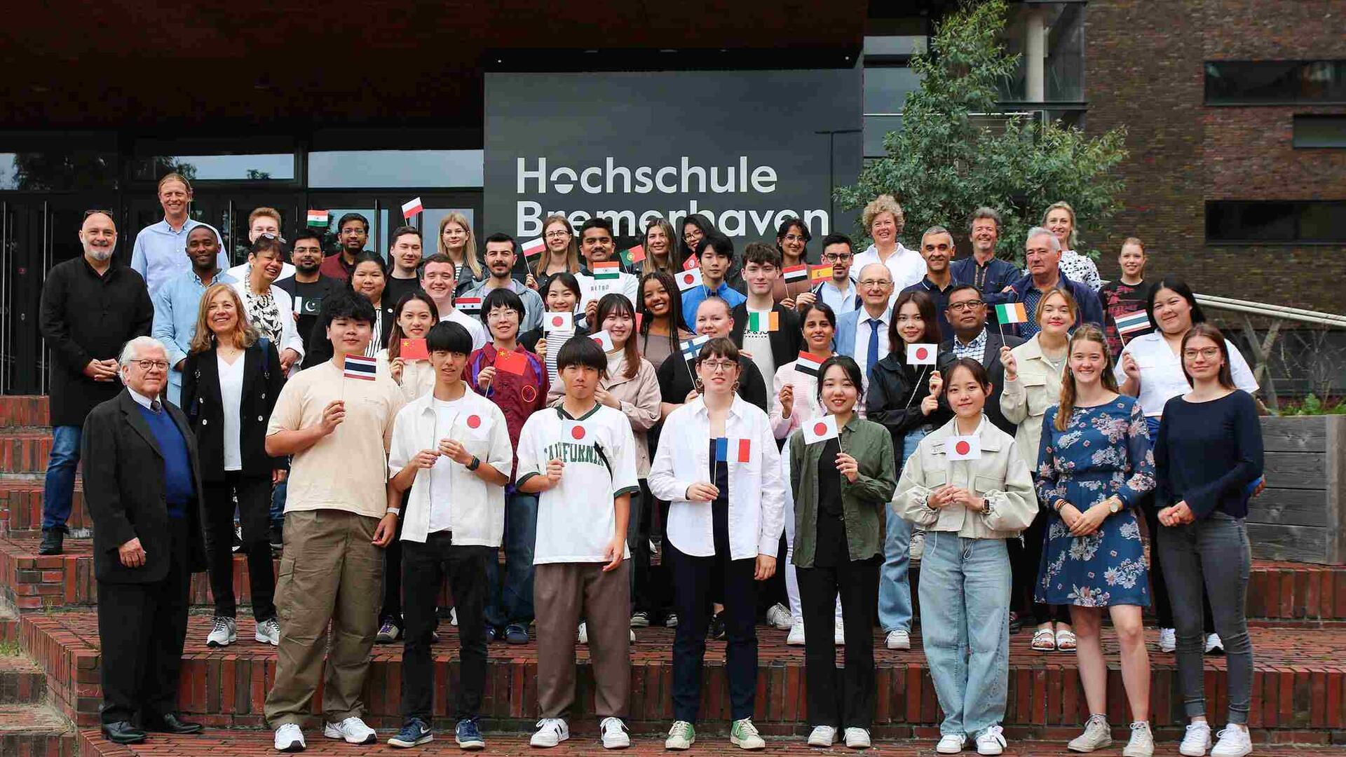 Mit Begeisterung studieren, lehren und forschen – dafür steht die Hochschule Bremerhaven. Unser Foto zeigt die Teilnehmer an der Summer School.