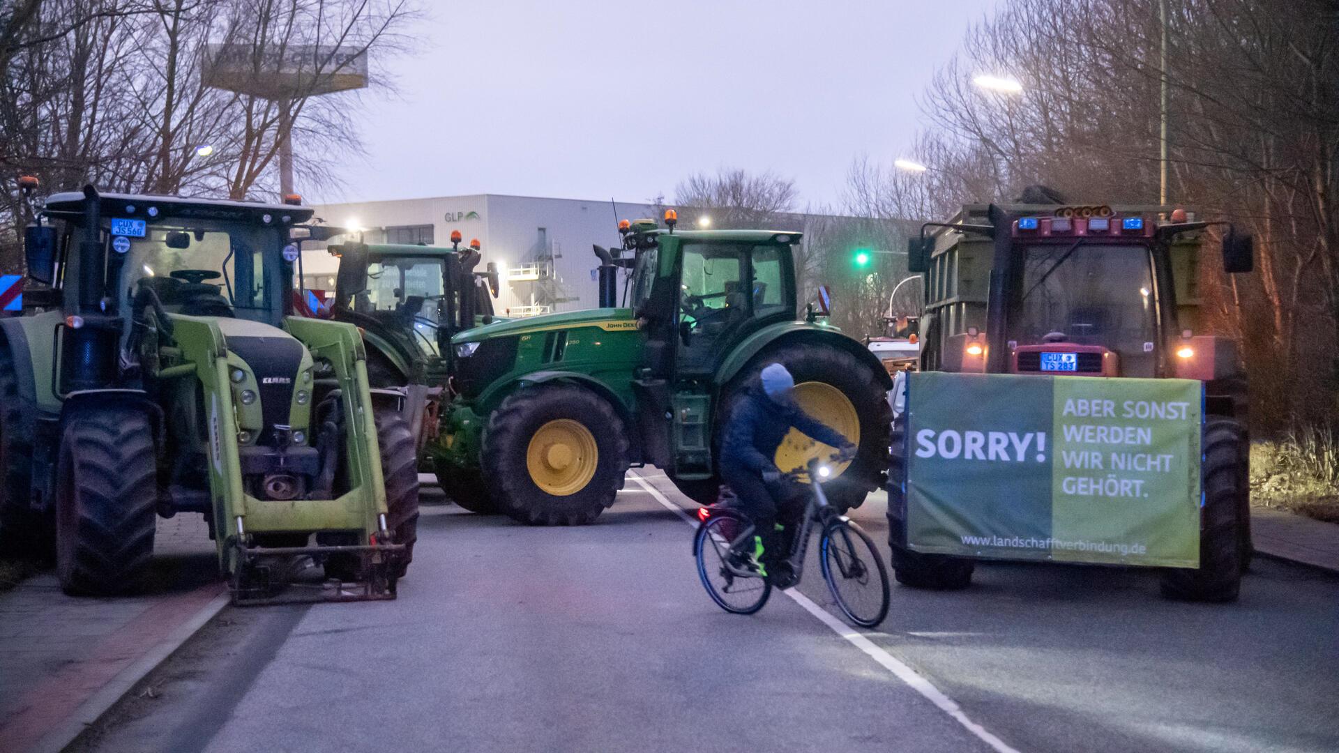 Trecker sperren eine Straße