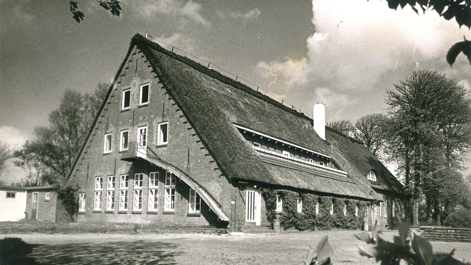 Mit diesem stolzen Bauernhaus am Seedeich in Wremen fing vor mehr als 200 Jahren die Geschichte des heutigen Marschenhofes an.