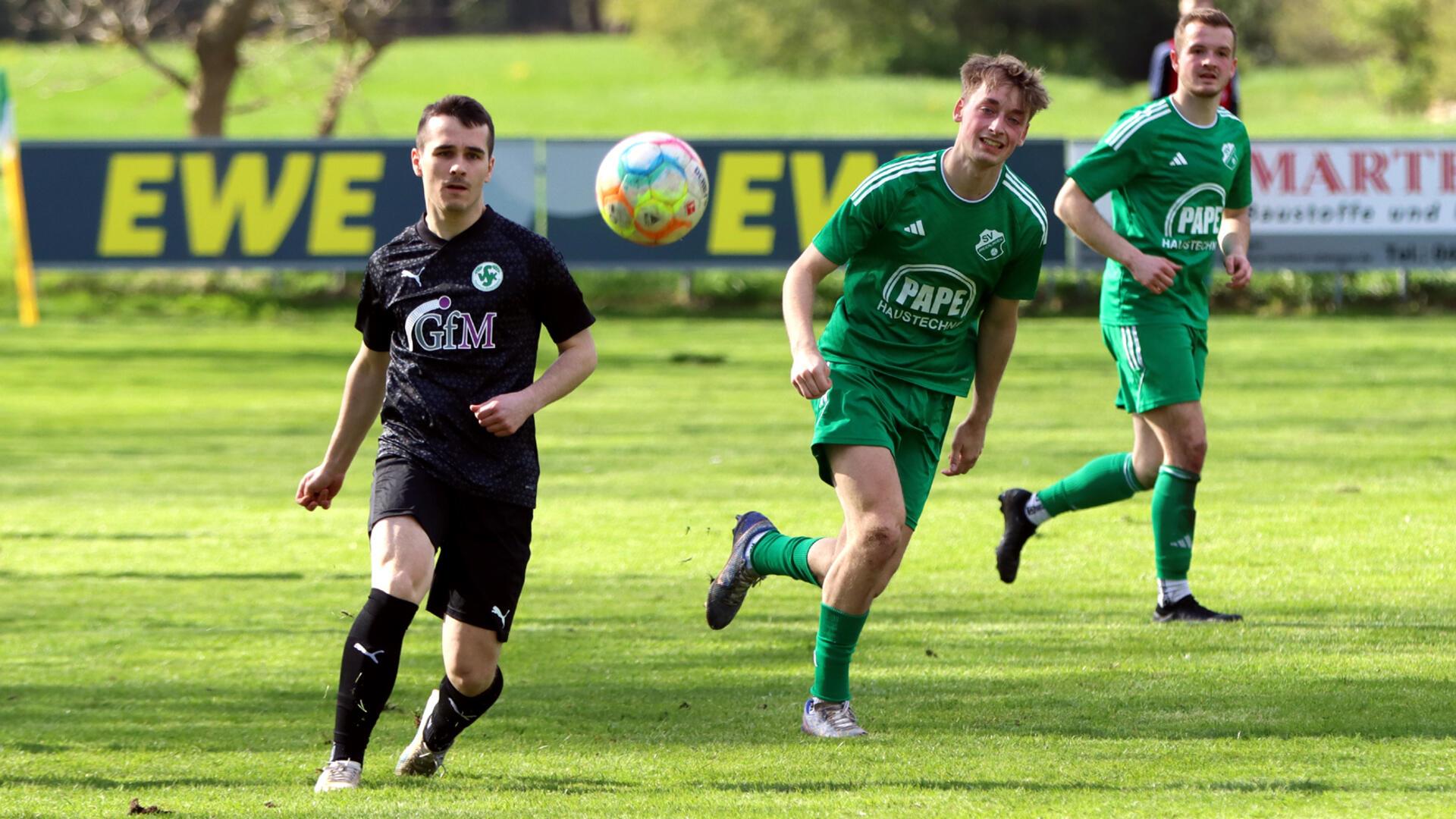 Mittelfeldspieler Linus Brunckhorst (mitte) erzielte den Anschlusstreffer zum 1:2.