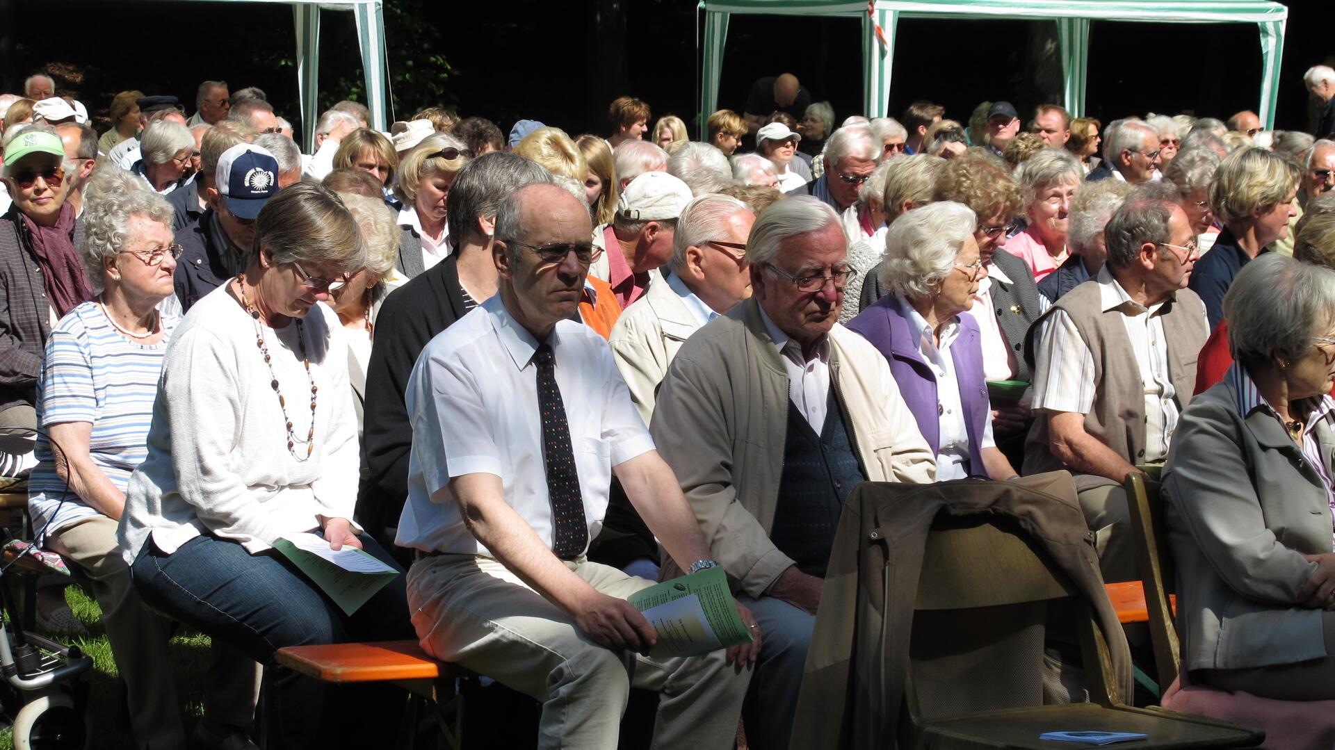 Morgen findet wieder um 11 Uhr ein Gottesdienst im Bremervörder Bürgerpark statt.