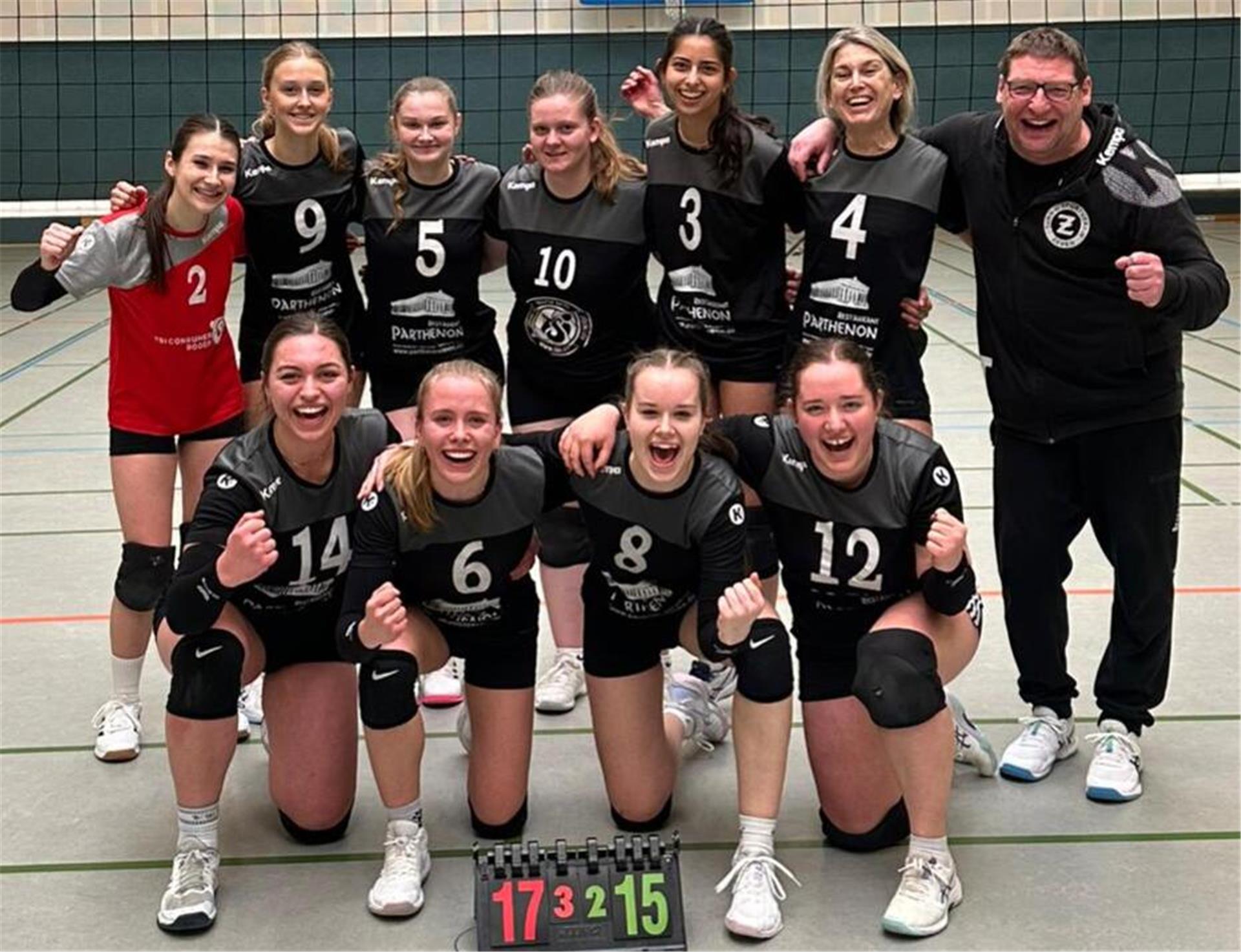 Nach dem knappen Sieg in Elsdorf gab es beim zweiten Volleyball-Frauenteam des TuS Zeven zufriedene Gesichter.