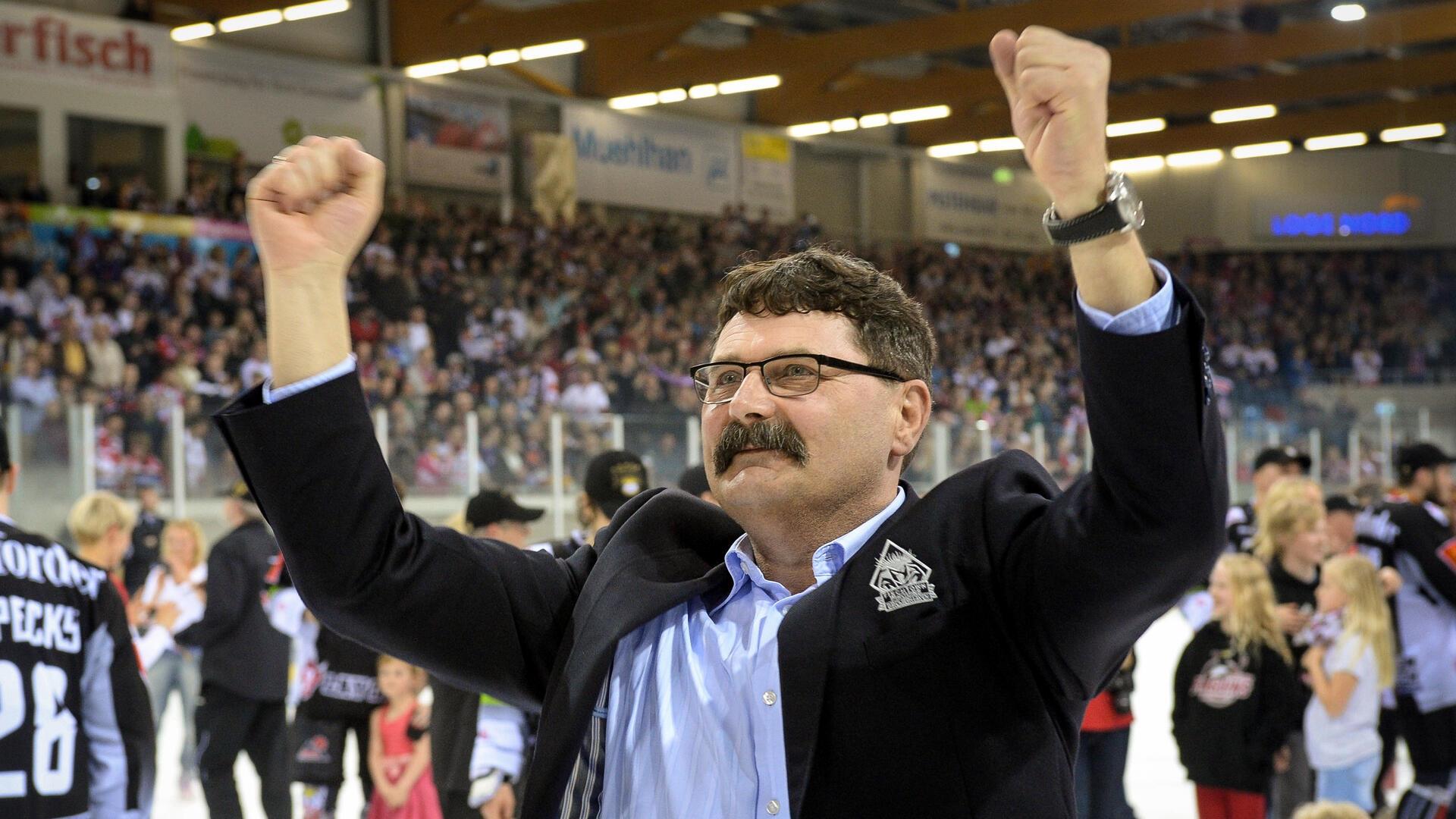 Nach der erfolgreichen Saison der Fischtown Pinguins wird Alfred Prey für die Bremerhavener Verdienstmedaille vorgeschlagen.