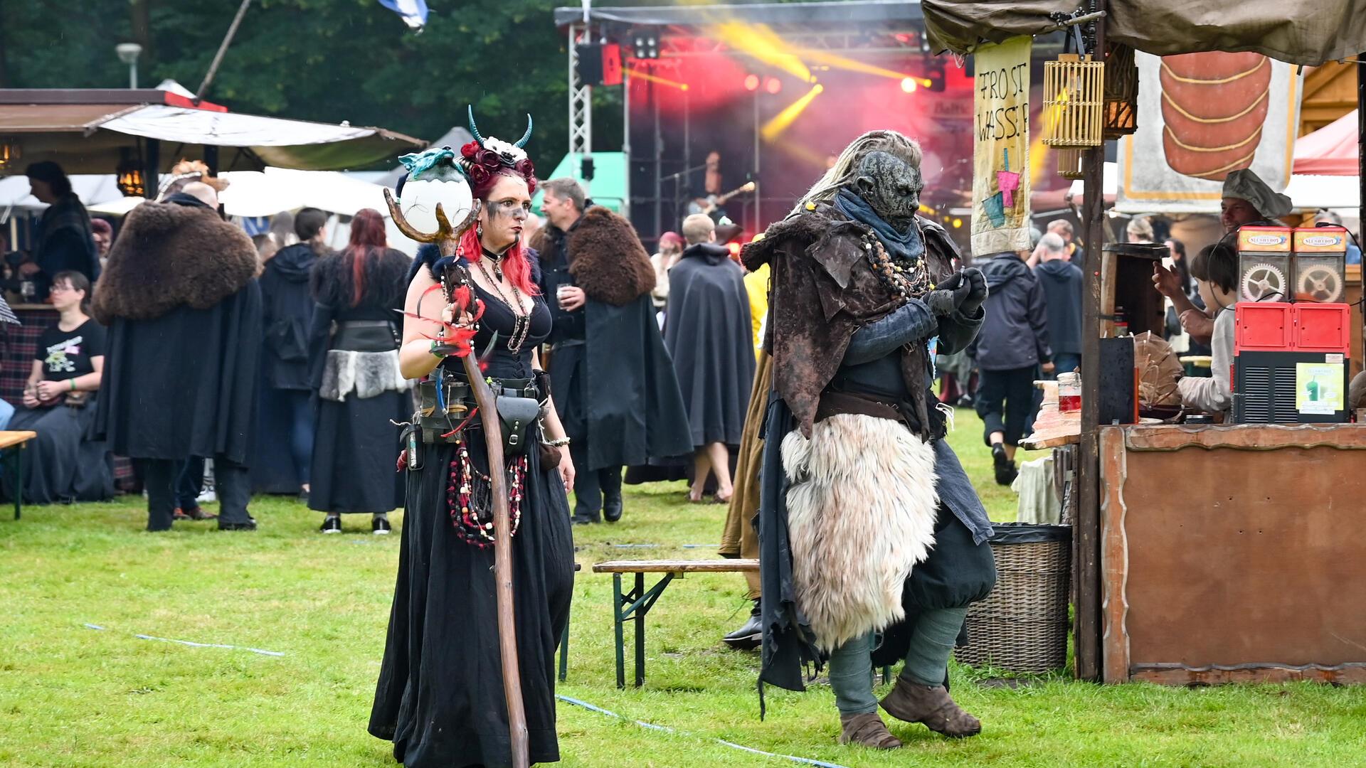 Nachspiel des „Phantasy & Mittelalter“- Festivals. Schäden im Park und Shitstorm.