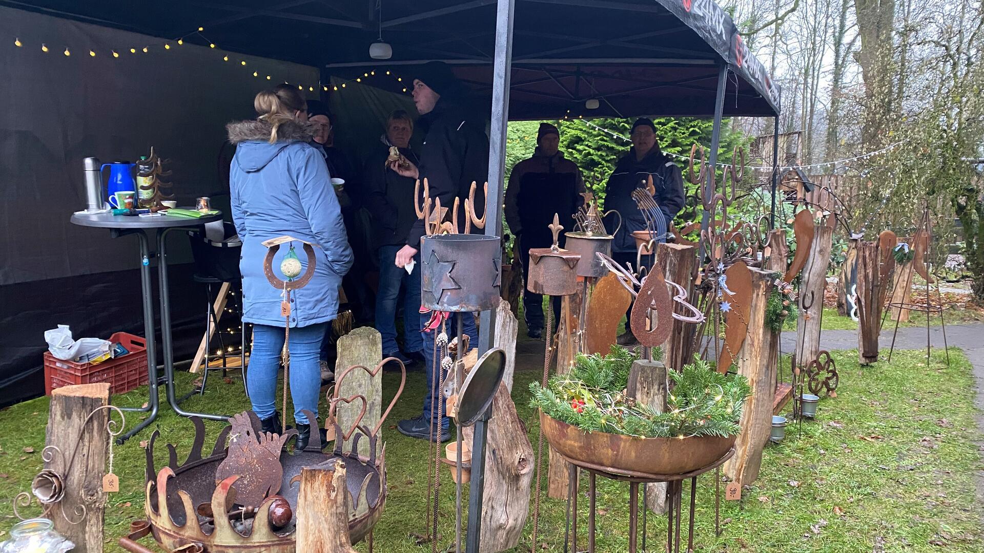 Neben Leckereien bot der Weihnachtsmarkt an der „Sauhütte“ in Hipstedt auch Kunsthandwerk.