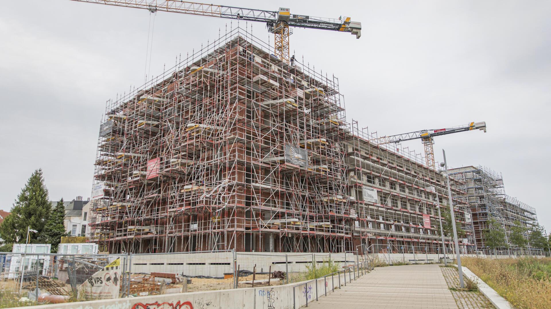 Neue Miet-Wohnungen entstehen gerade auf dem früheren Kistnergelände an der Geete - insgesamt 132 Wohnungen in vier Gebäuden. Die Bauaurbeiten sind in vollem Gange.