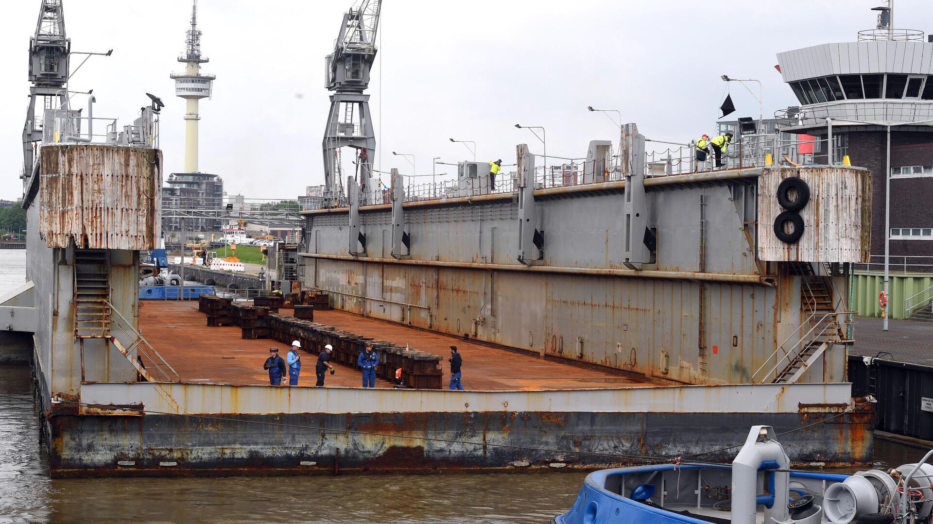 Neuer Job im Fischereihafen: Das Dock aus Norwegen.