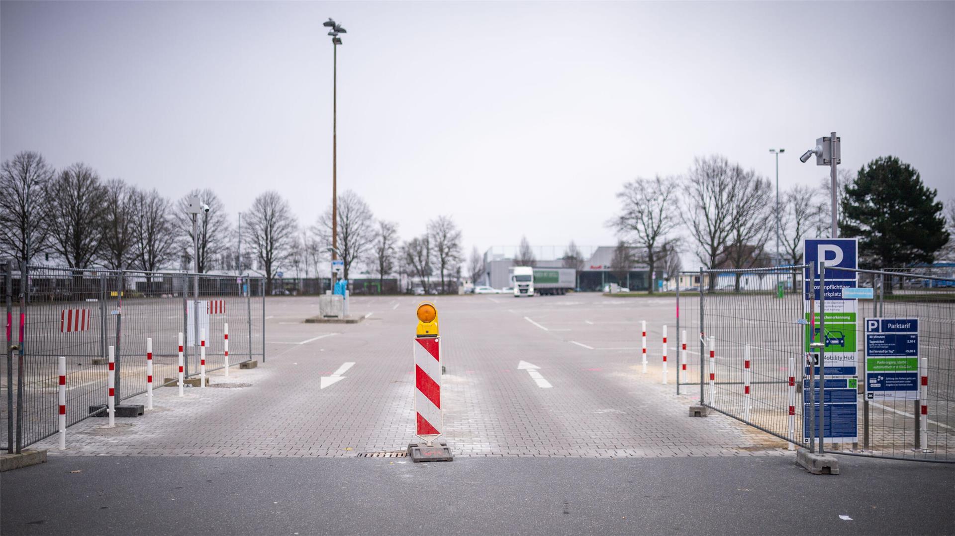 Noch sind die Flächen frei, doch am Mittwoch- und Freitagabend wird es voll vor der Stadthalle in Bremerhaven. Besucher sollten deshalb möglichst mit dem ÖPNV anreisen.