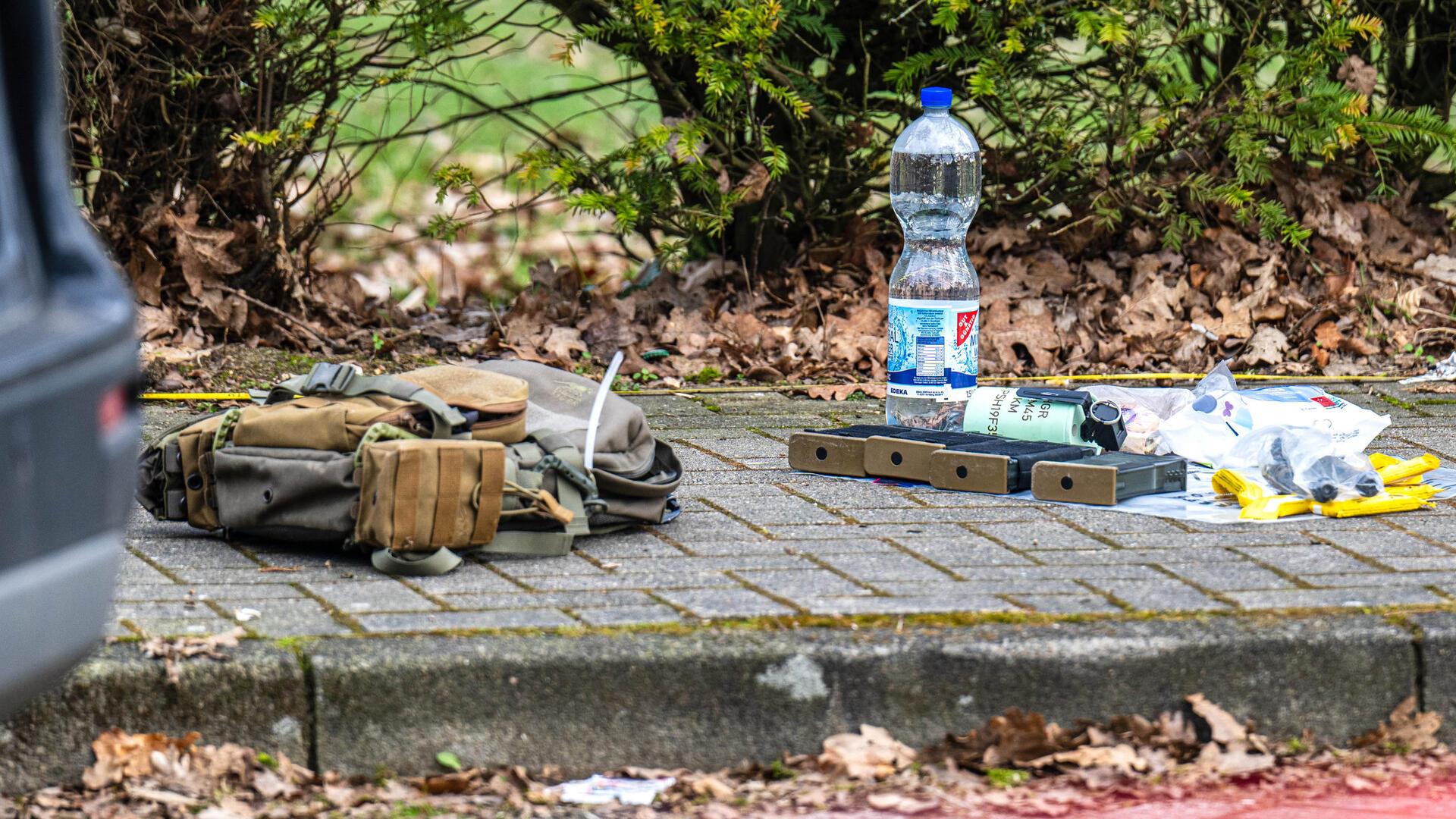 Nun steht fest: Die Tatwaffen beim Drama von Scheeßel stammen nicht aus dem Bundeswehr-Bestand. Der Verdächtige, in dessen Auto weitere Munition (Bild) gefunden wurde, nutzte Waffen aus seinem Privatbesitz.