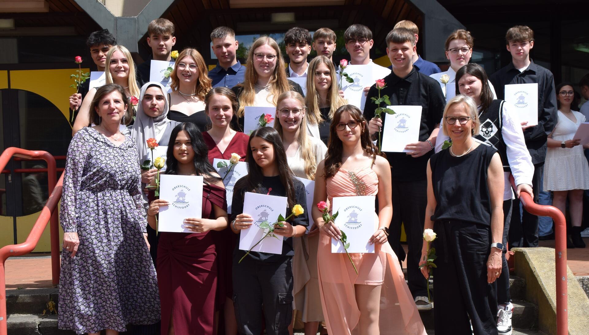 Oberschule Schiffdorf, Klasse R10a: Kashif Alim, Nahid Asefi, Marinus Boote, Val...