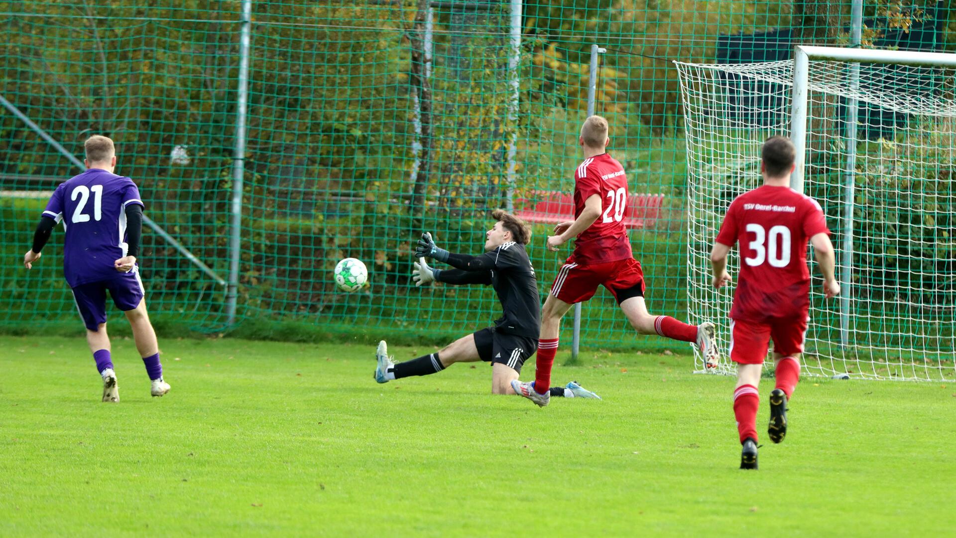 Oerels Keeper Melvin Fischer verhinderte kurz vor Schluss den Steddorfer Siegtreffer.